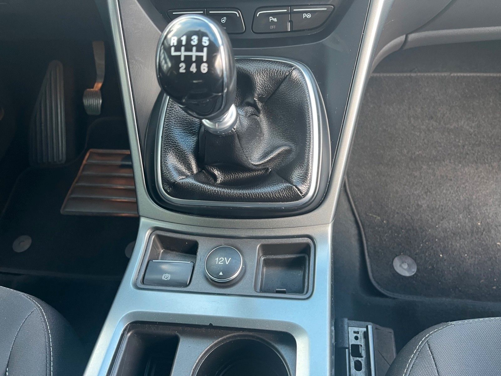 Fahrzeugabbildung Ford Kuga 1.5 EcoBoost Cool&Connect+Navi+Park-Assist.