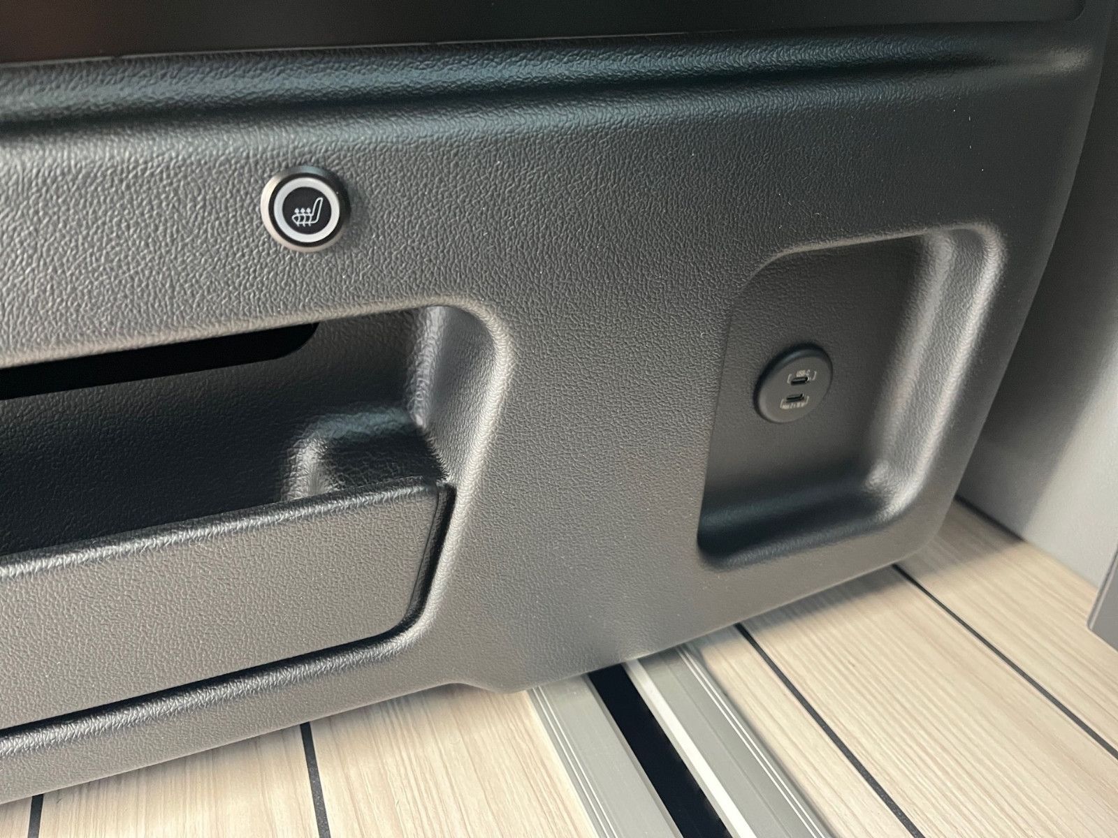 Fahrzeugabbildung Ford Nugget Plus Active 0,99% Finanzierung!!!