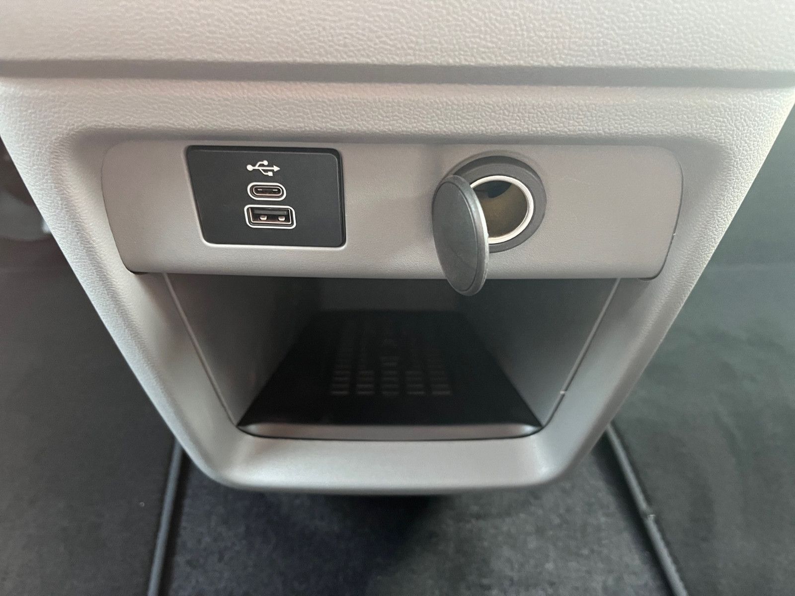 Fahrzeugabbildung Ford Nugget Plus Active 0,99% Finanzierung!!!