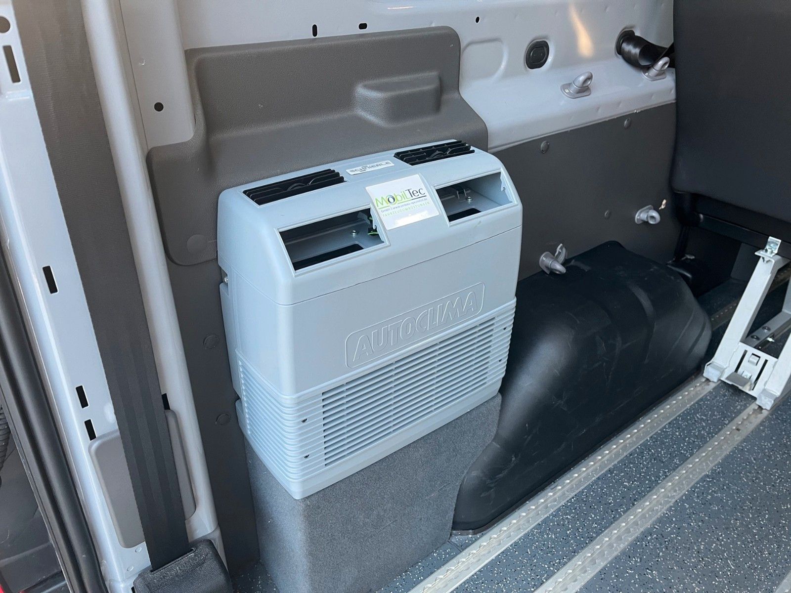 Fahrzeugabbildung Ford TRAIL Transit BTW. Rollstuhltransport MobilTec