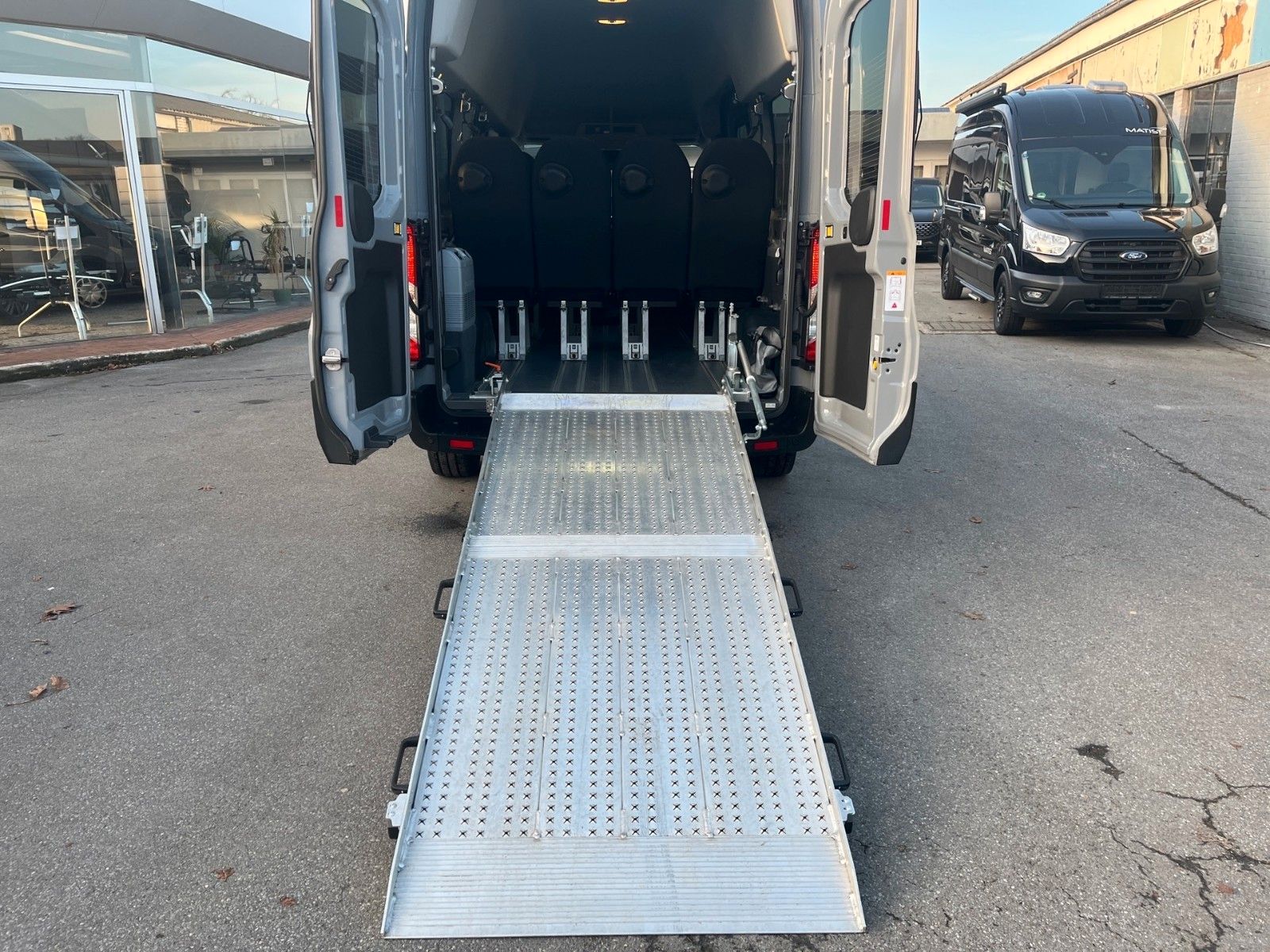 Fahrzeugabbildung Ford TRAIL Transit BTW. Rollstuhltransport MobilTec