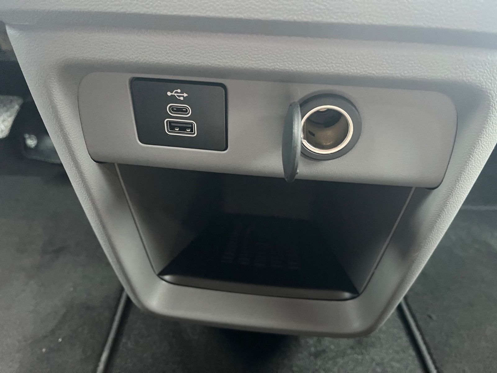 Fahrzeugabbildung Ford Nugget Plus Active 0,99% Finanzierung!!!