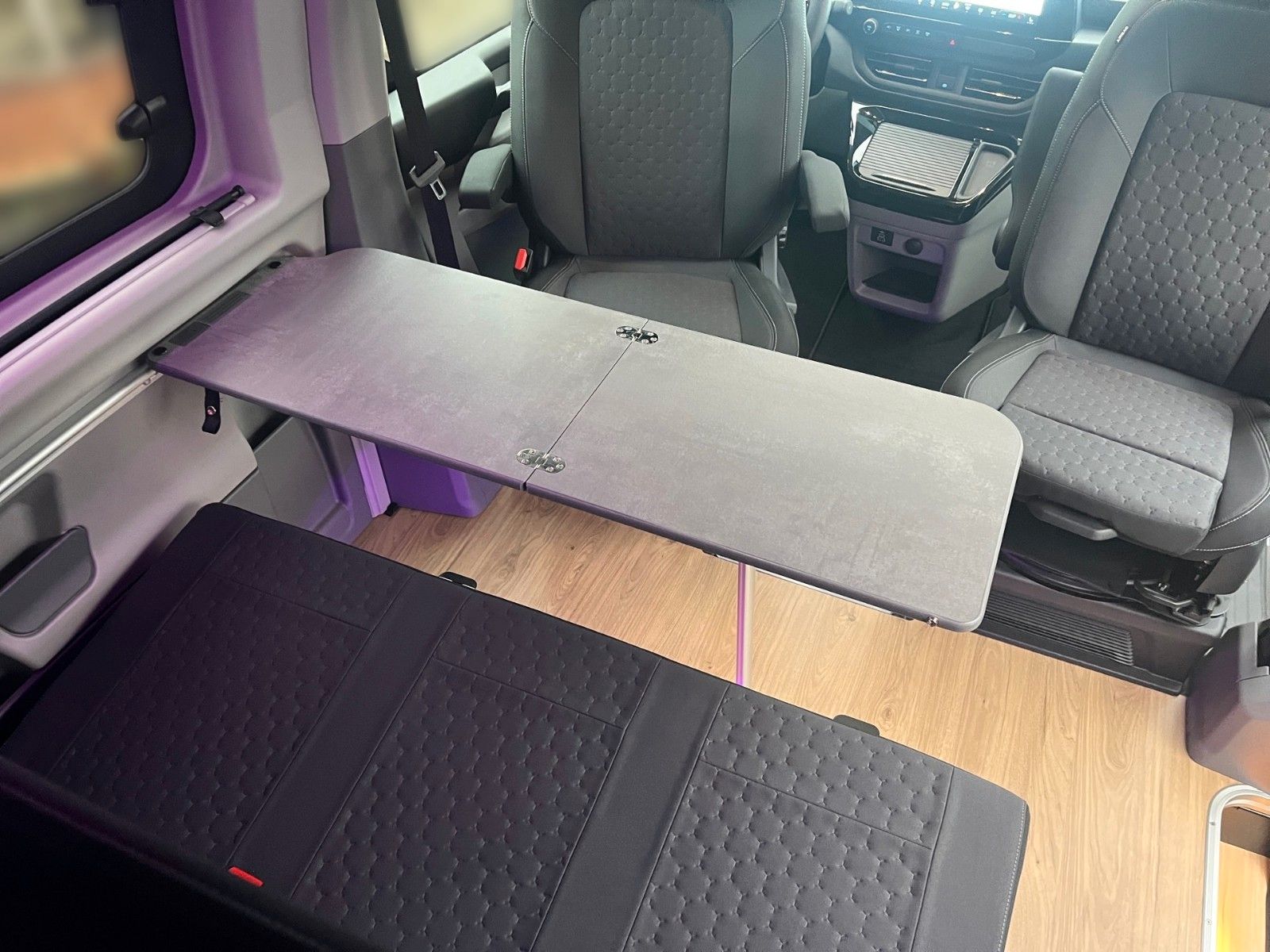 Fahrzeugabbildung Ford Nugget Plus Titanium 0,99% Finanzierung!!!