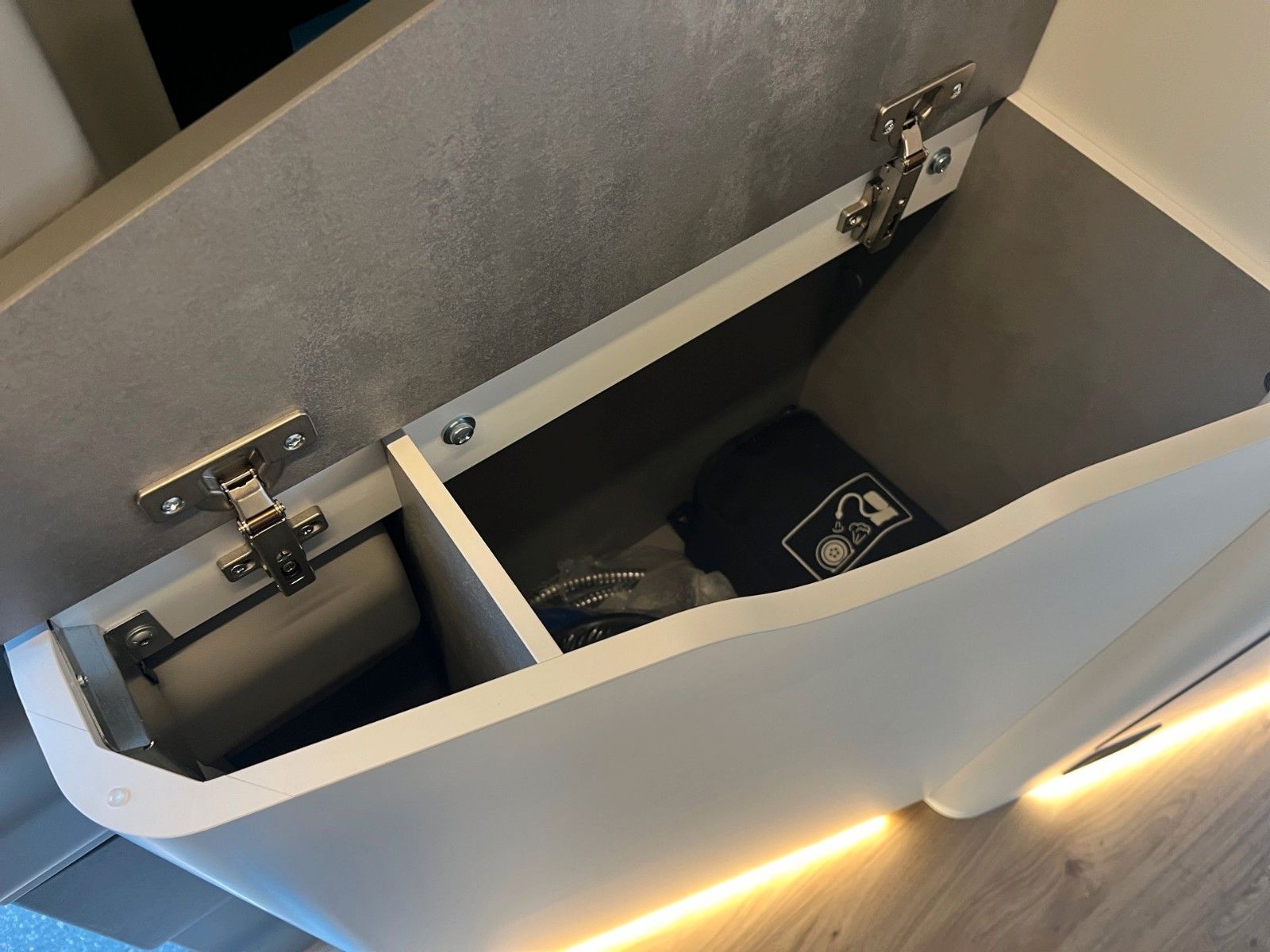 Fahrzeugabbildung Ford Nugget Plus Titanium 0,99% Finanzierung!!!