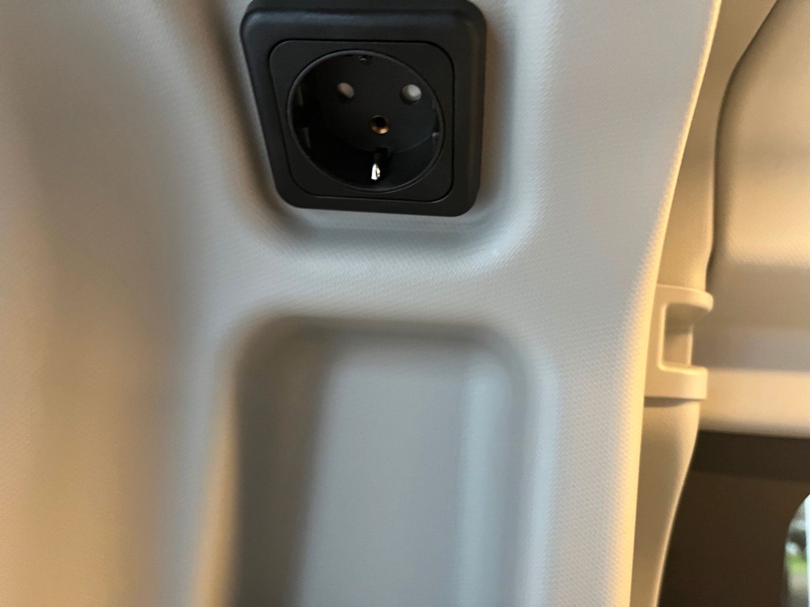 Fahrzeugabbildung Ford Nugget Plus Titanium 0,99% Finanzierung!!!