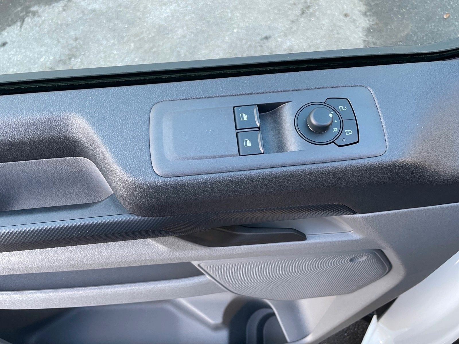 Fahrzeugabbildung Ford Transit Custom Trend L1 PHEV 0% Finanzierung