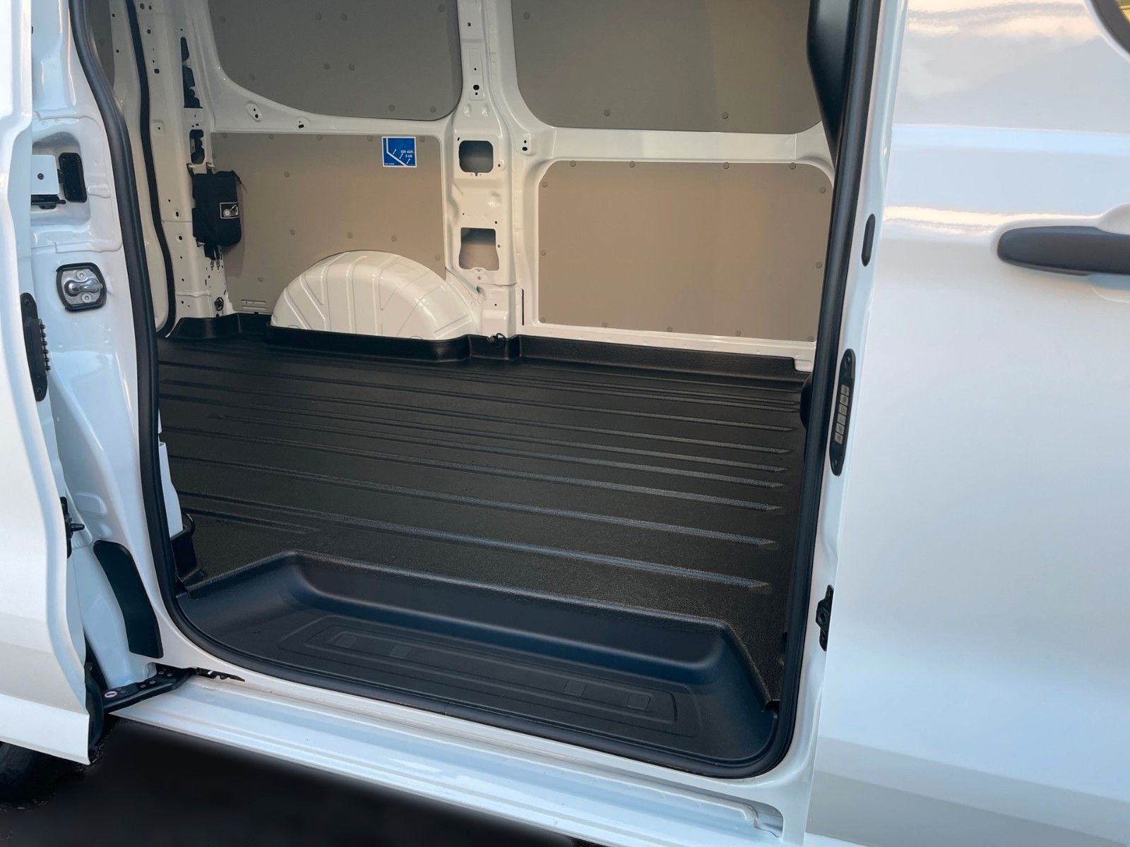 Fahrzeugabbildung Ford Transit Custom Trend L1 PHEV 0% Finanzierung