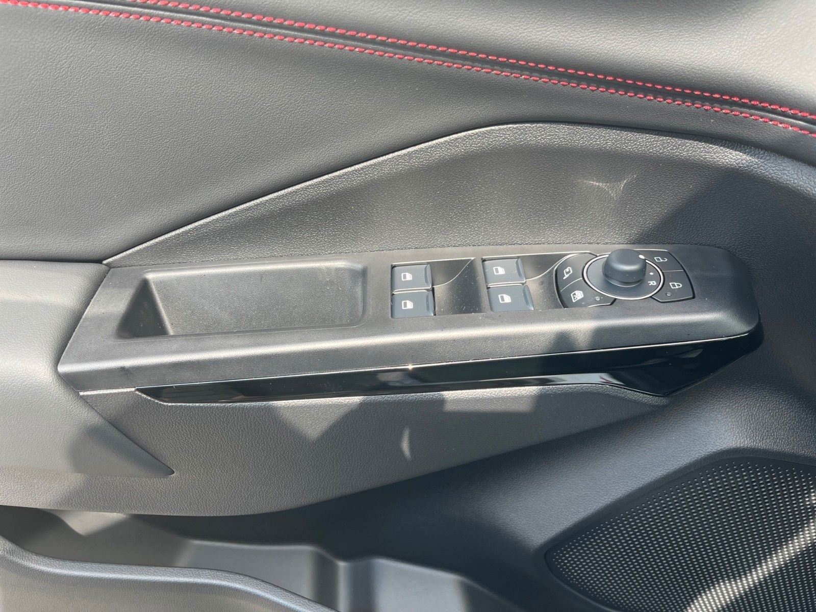 Fahrzeugabbildung Ford Puma 1.0 EcoBoost ST-Line+Panoramadach+LED+360°-