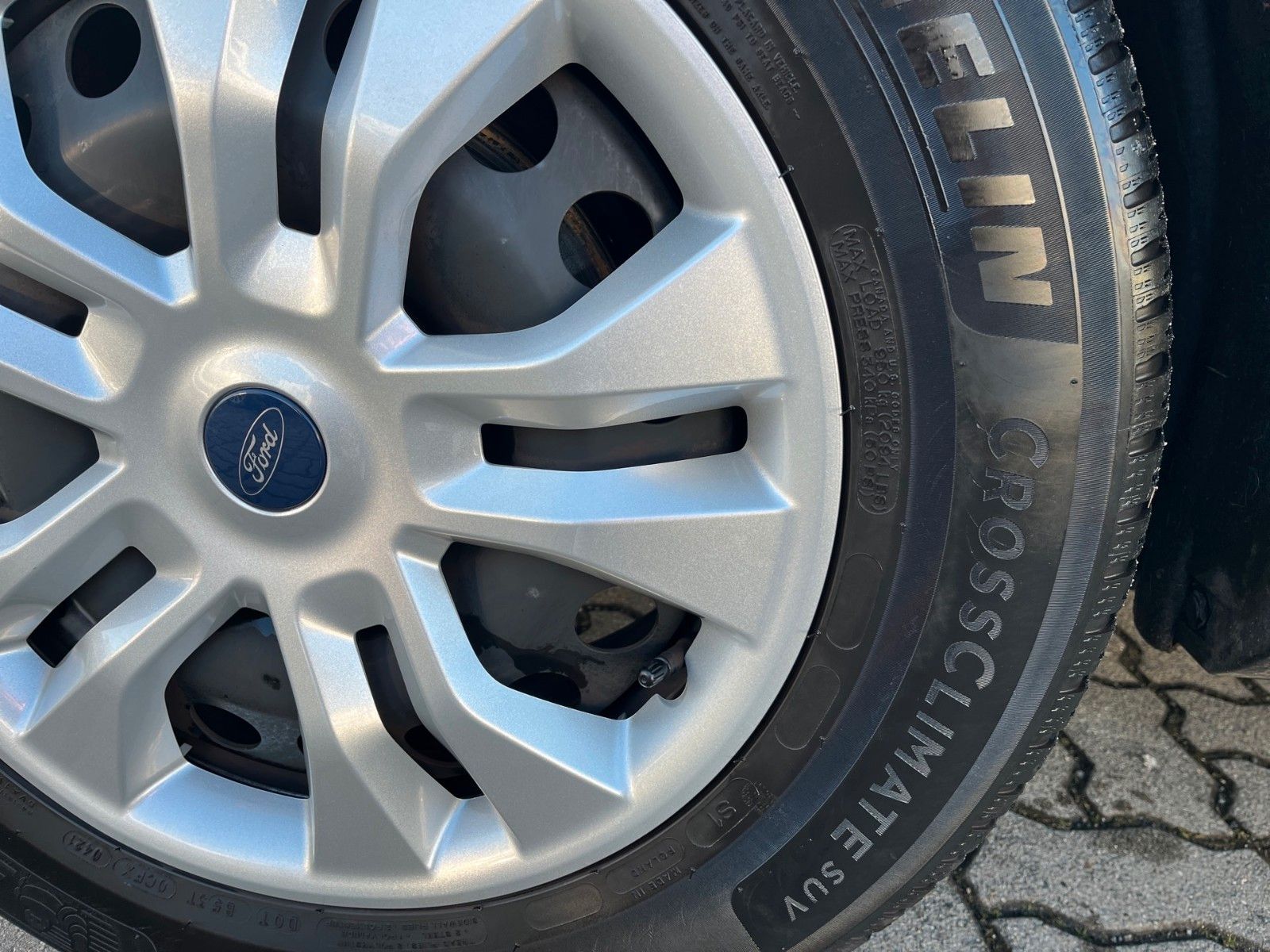 Fahrzeugabbildung Ford Kuga 1.5 EcoBoost Cool & Connect+Navi+DAB+...