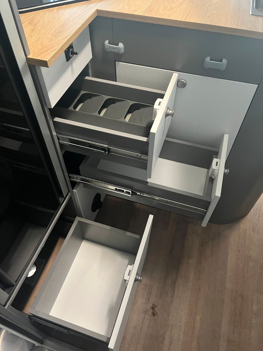 Fahrzeugabbildung Ford MATIST Family XL