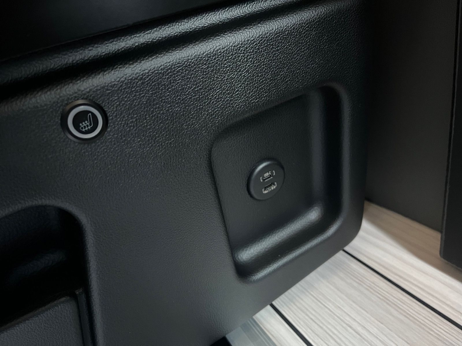 Fahrzeugabbildung Ford Nugget Active AD V710 0,99% Finanzierung!!!