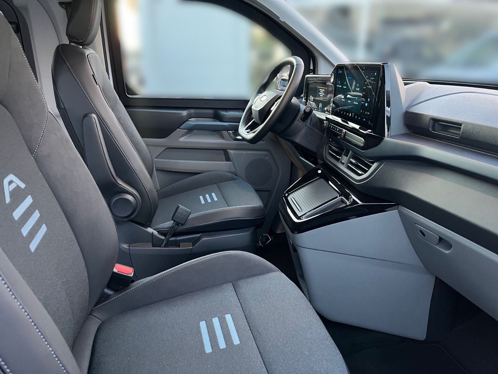 Fahrzeugabbildung Ford Nugget Active AD V710 0,99% Finanzierung!!!