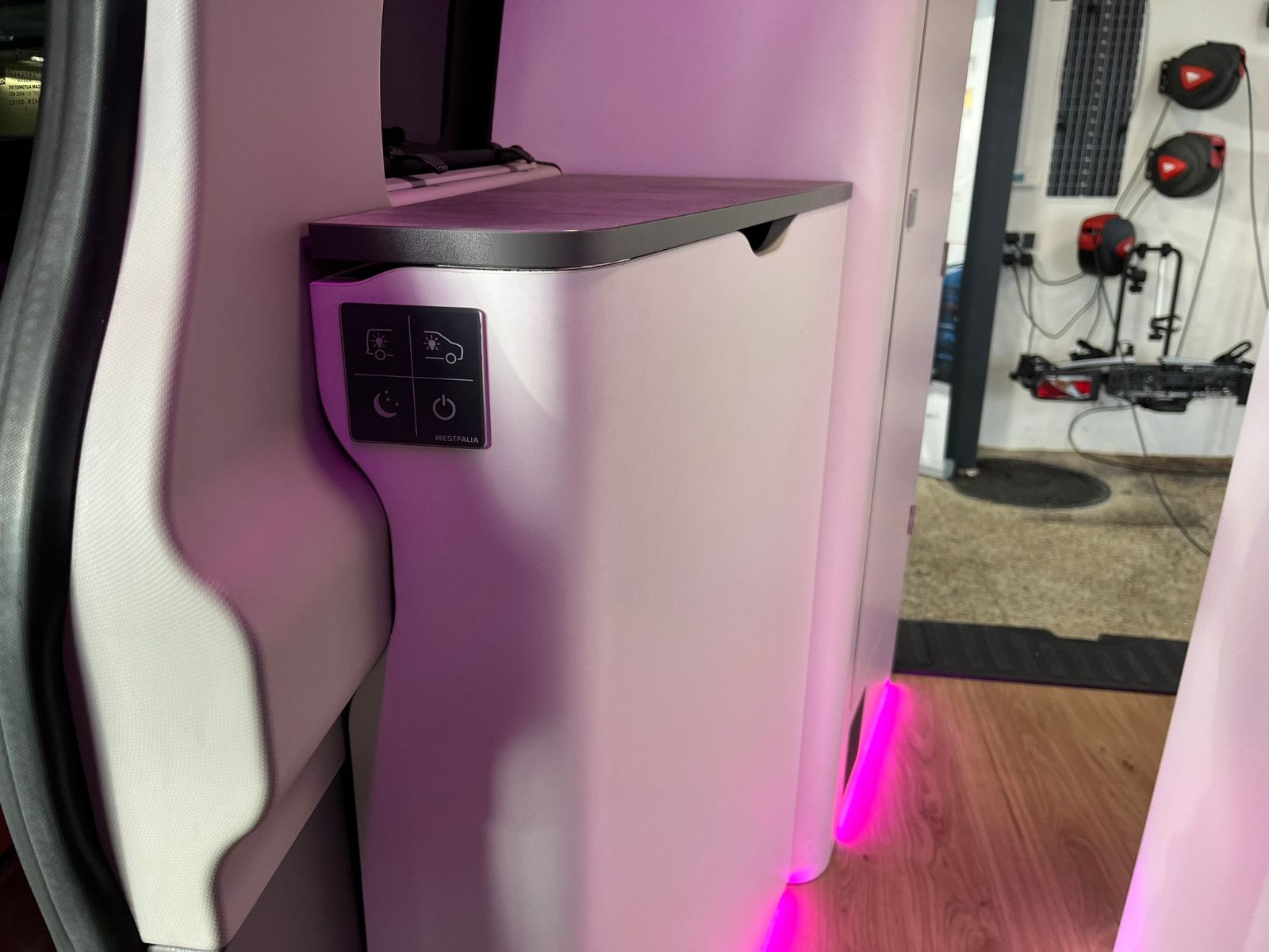 Fahrzeugabbildung Ford Nugget AD Titanium V710 1,99% Finanzierung