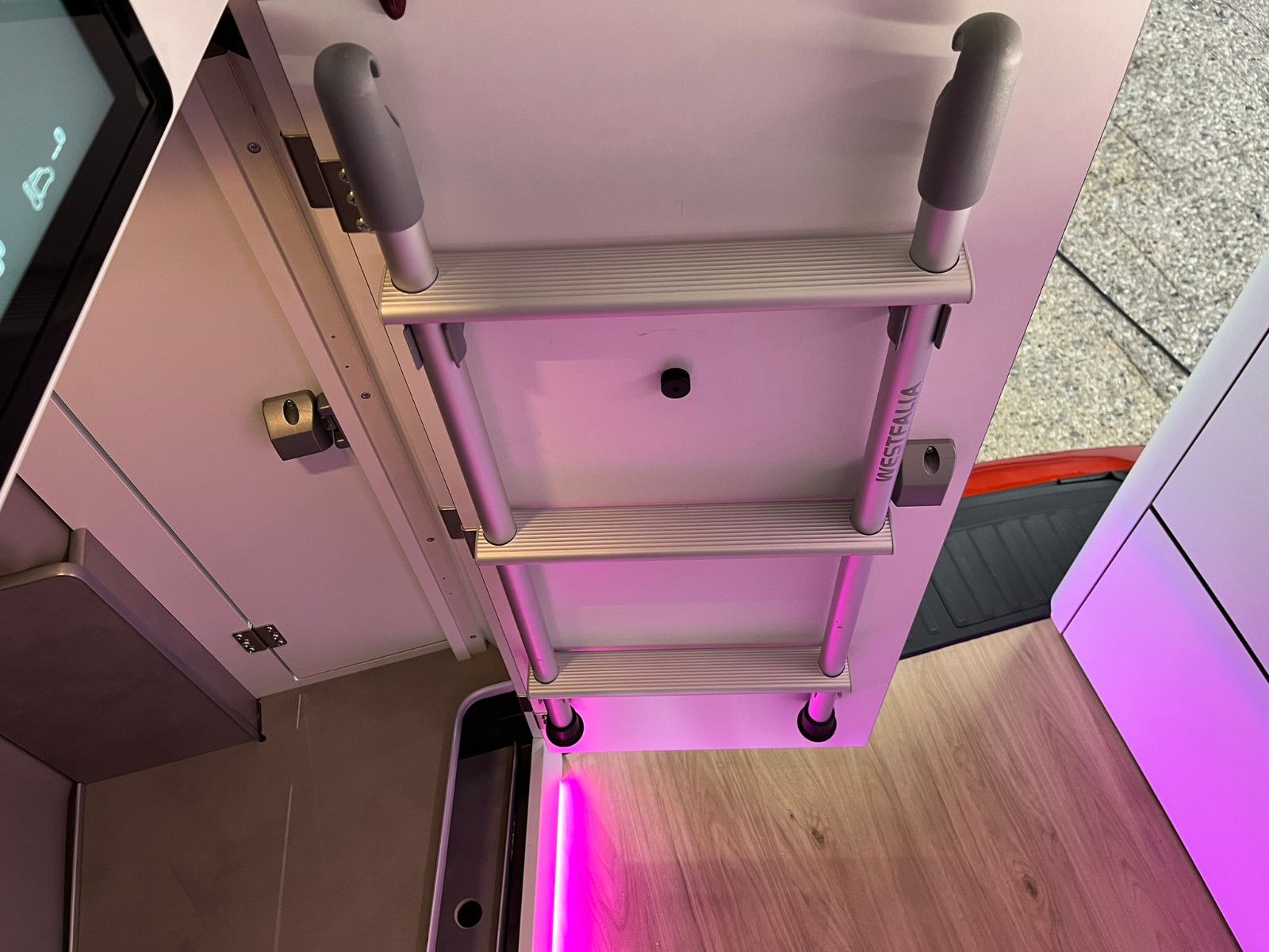 Fahrzeugabbildung Ford Nugget AD Titanium V710 1,99% Finanzierung