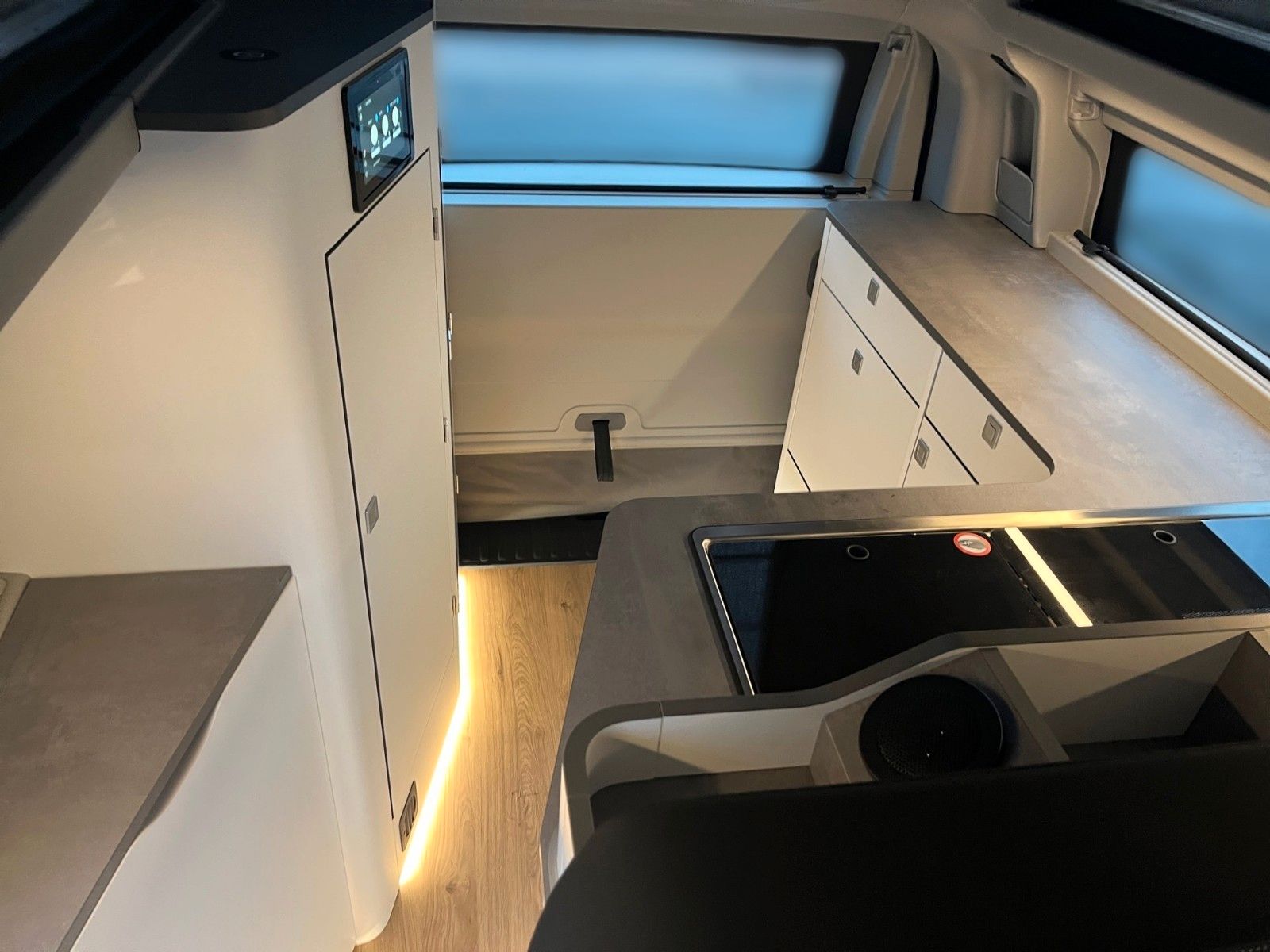 Fahrzeugabbildung Ford Nugget Plus Titanium 0,99% Finanzierung!!!