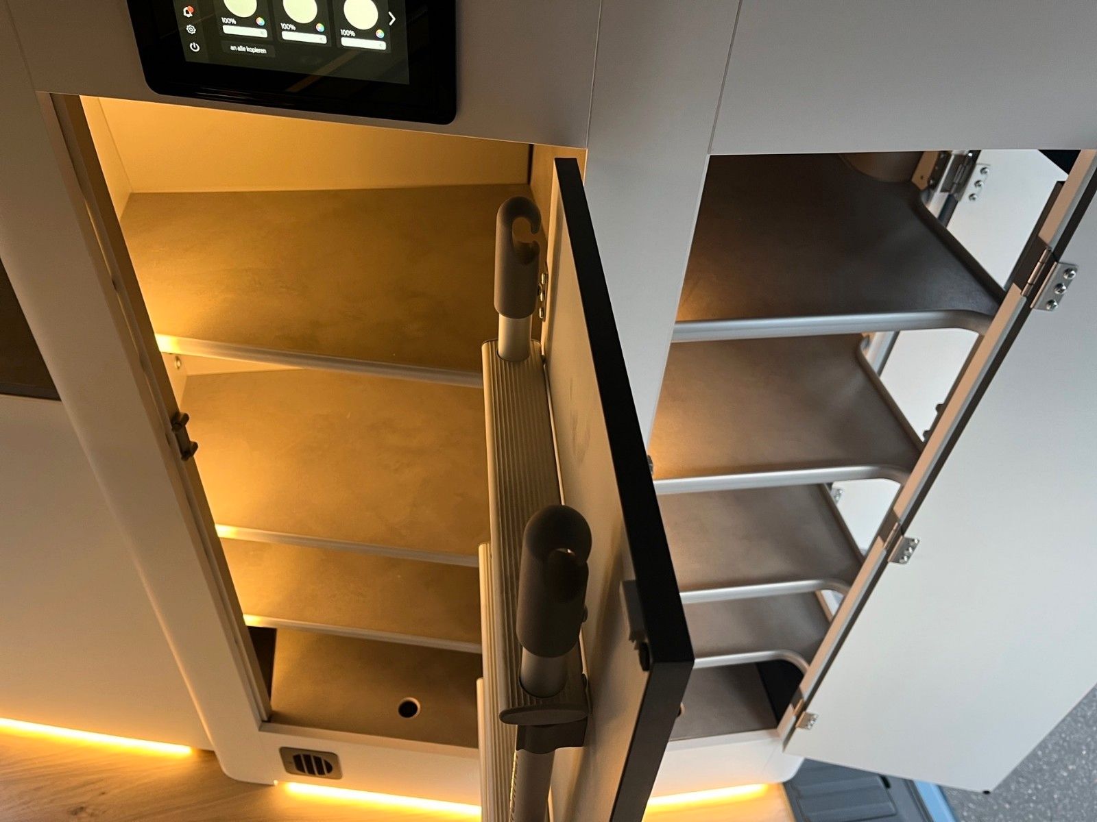 Fahrzeugabbildung Ford Nugget Plus Titanium 0,99% Finanzierung!!!