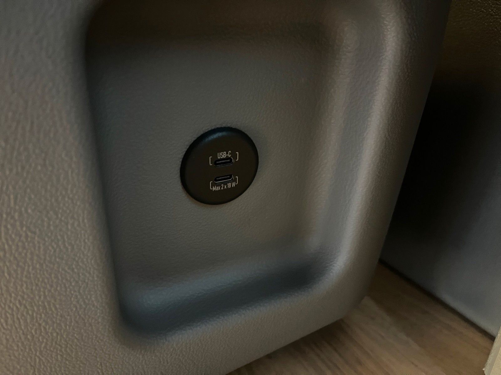 Fahrzeugabbildung Ford Nugget Plus Titanium 0,99% Finanzierung!!!