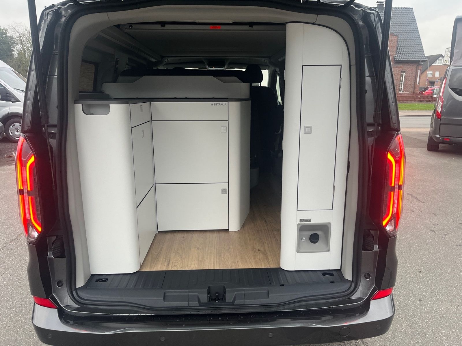 Fahrzeugabbildung Ford Nugget Titanium AD V710