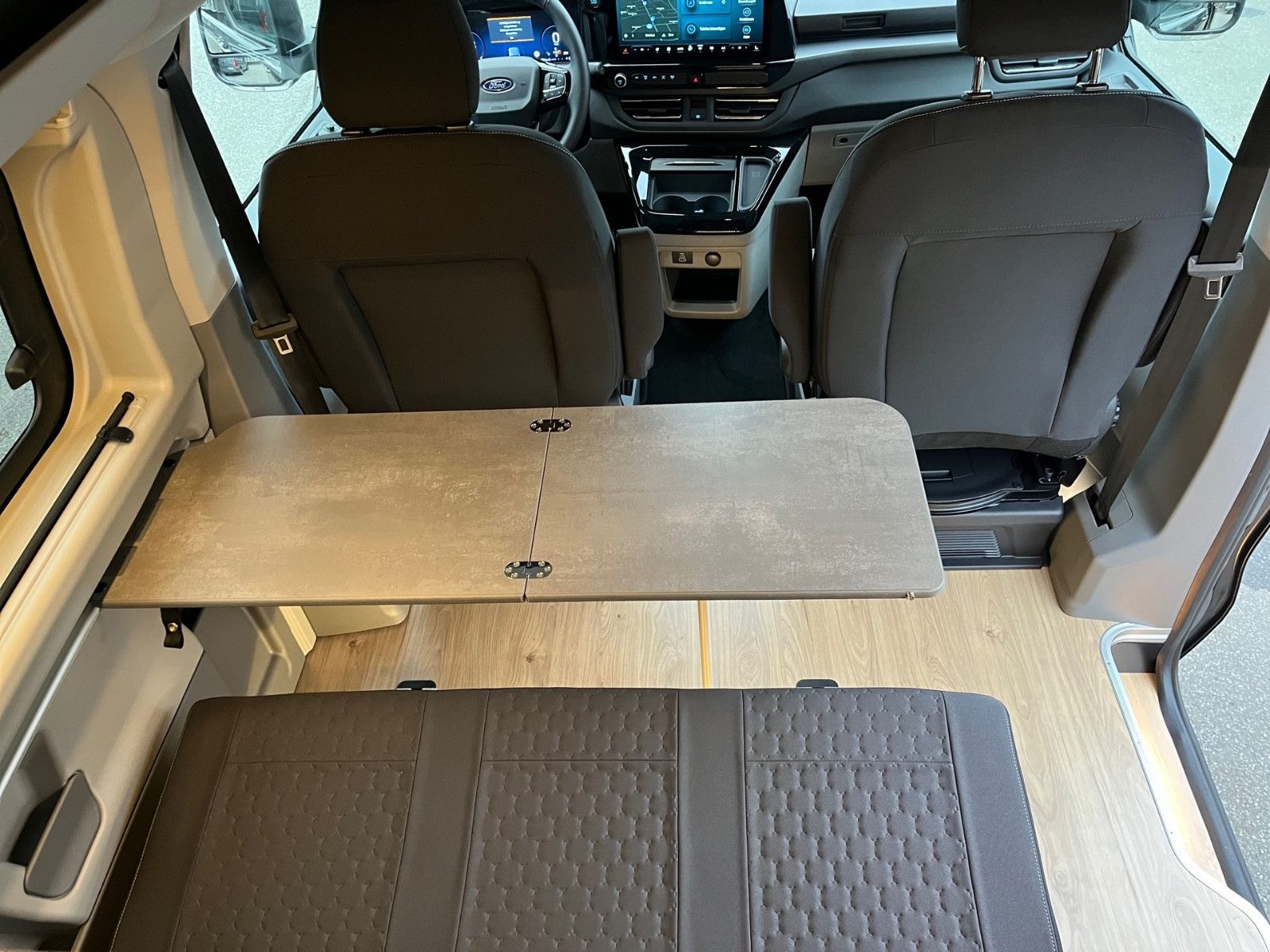 Fahrzeugabbildung Ford Nugget Titanium AD V710