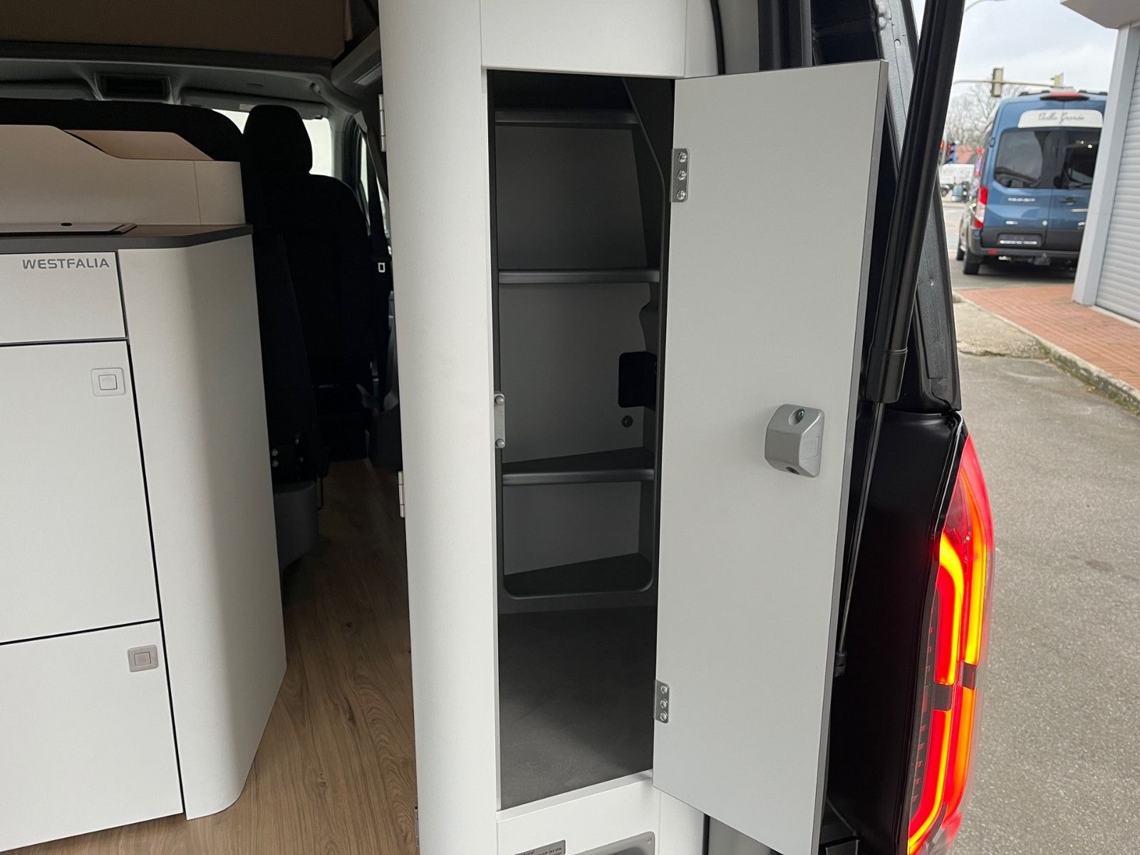 Fahrzeugabbildung Ford Nugget Titanium AD V710