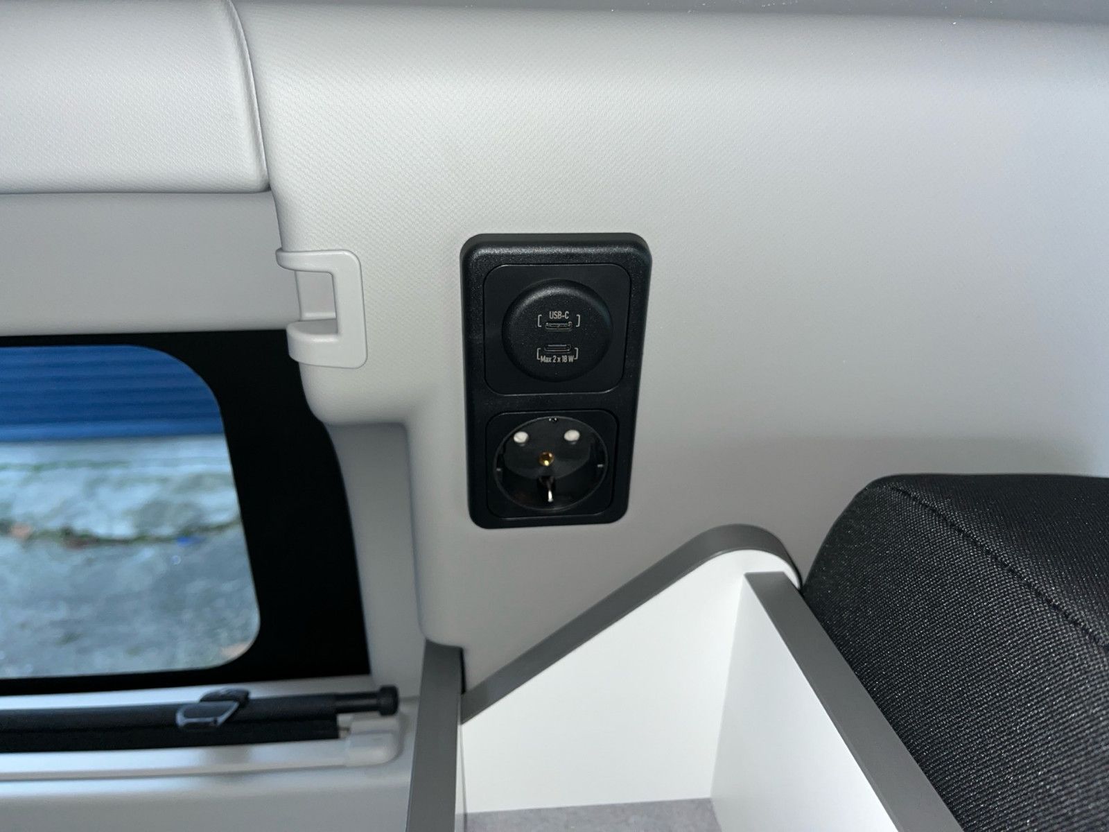 Fahrzeugabbildung Ford Nugget Titanium AD V710