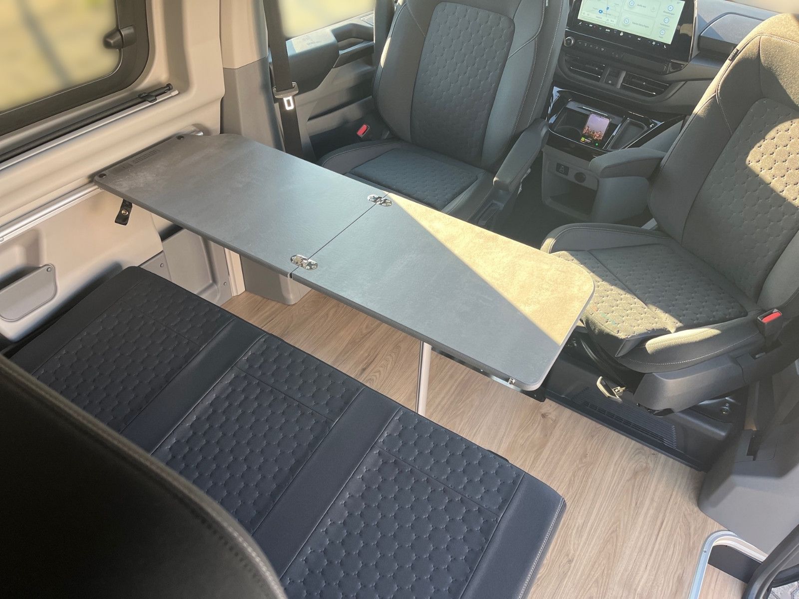 Fahrzeugabbildung Ford Nugget Plus Titanium V710 0,99% Finanzierung!!!