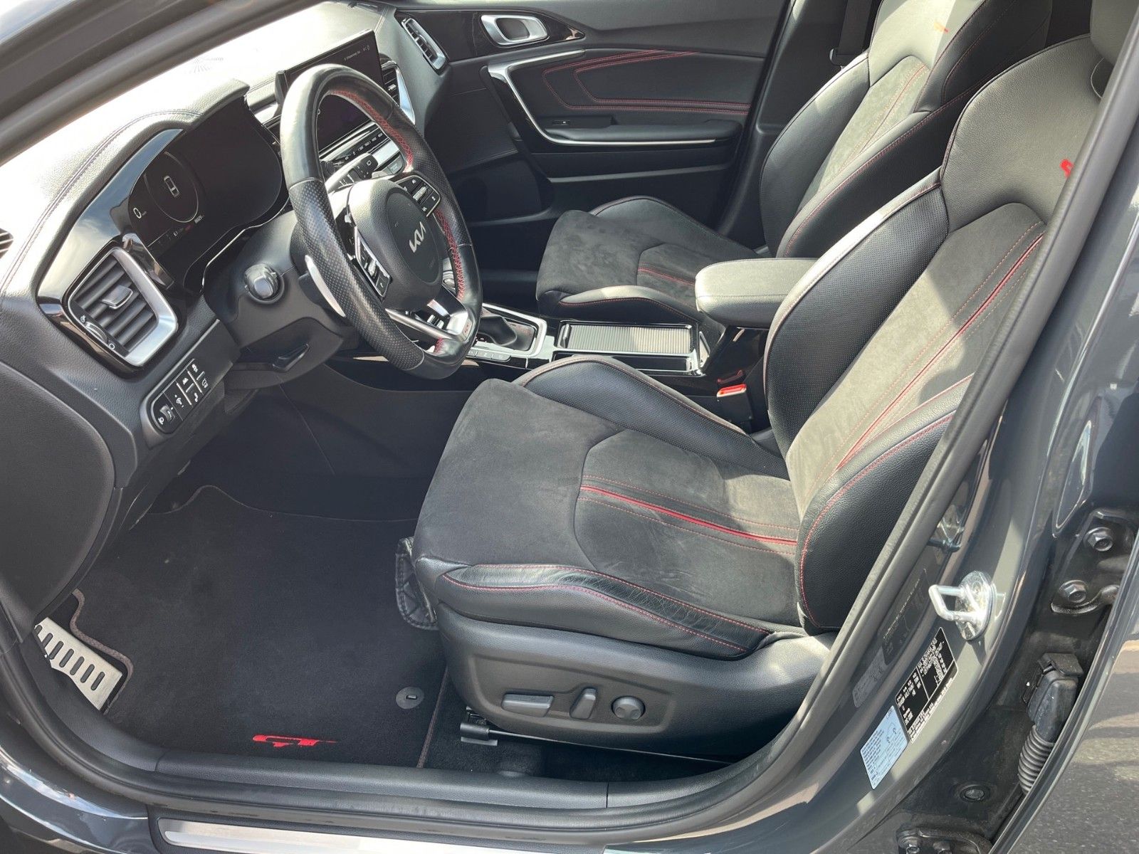 Fahrzeugabbildung Kia ProCeed 1.6 TGDI GT Aut. *LED*ACC*AHK*MEMORY*...