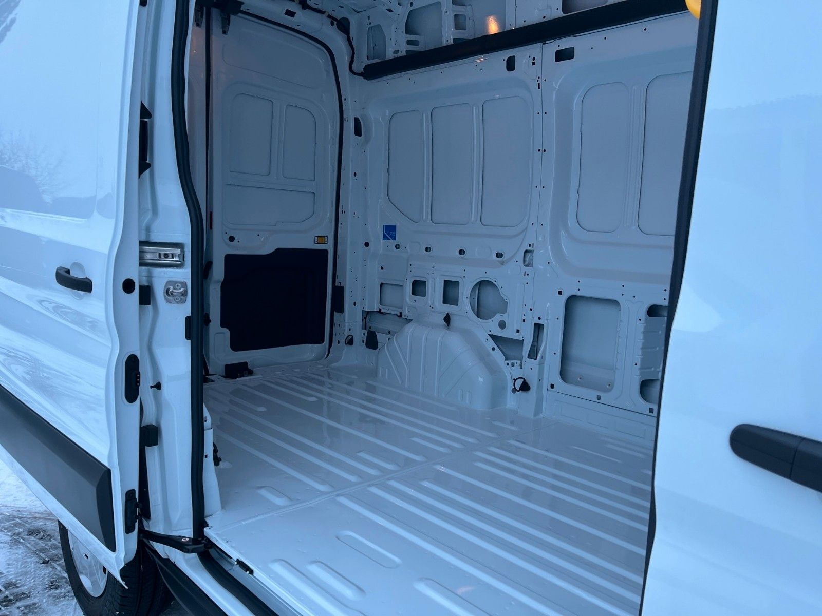 Fahrzeugabbildung Ford Transit Trend L2H3 Beifahrer Einzelsitz