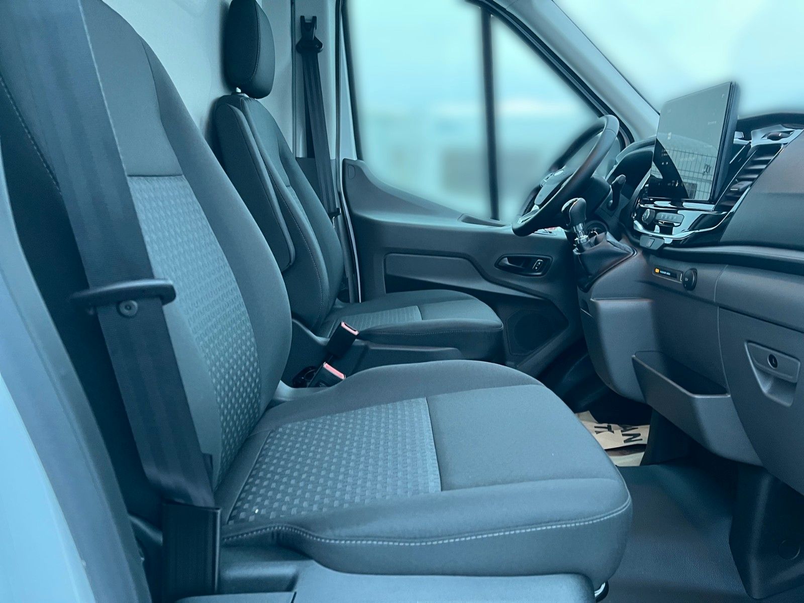 Fahrzeugabbildung Ford Transit Trend L2H3 Beifahrer Einzelsitz