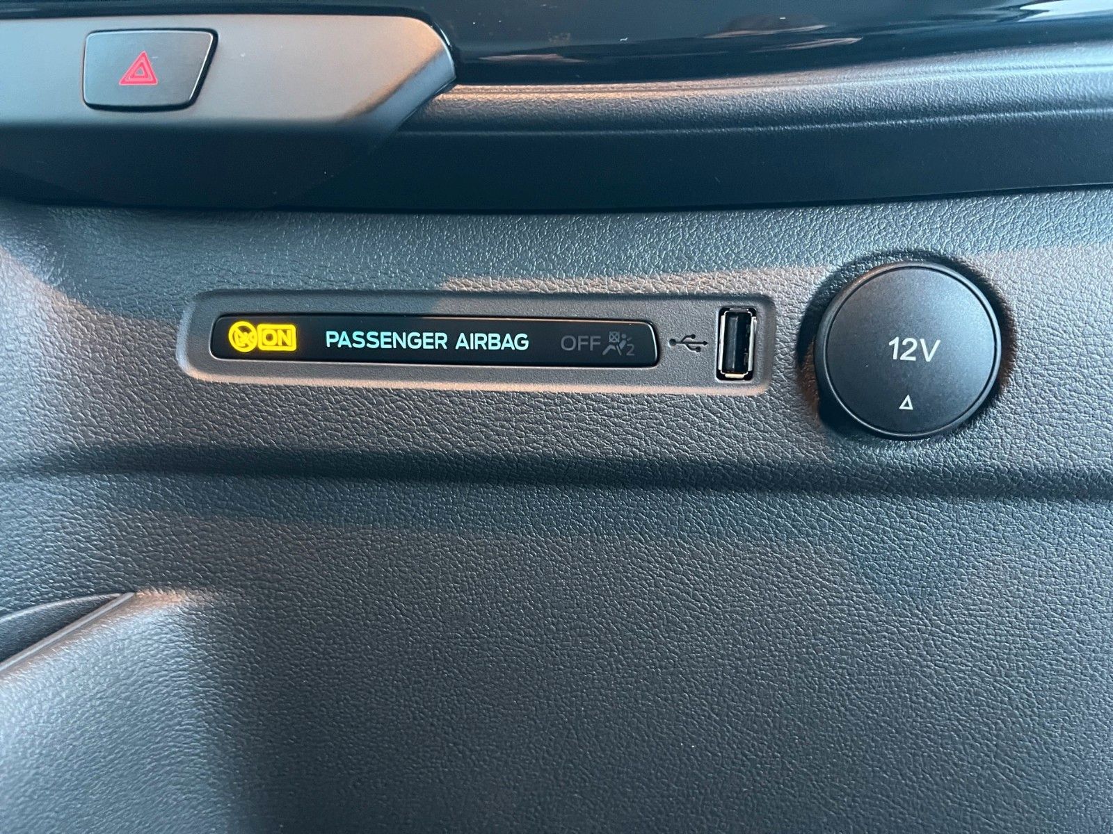 Fahrzeugabbildung Ford Transit Trend L2H3 Beifahrer Einzelsitz