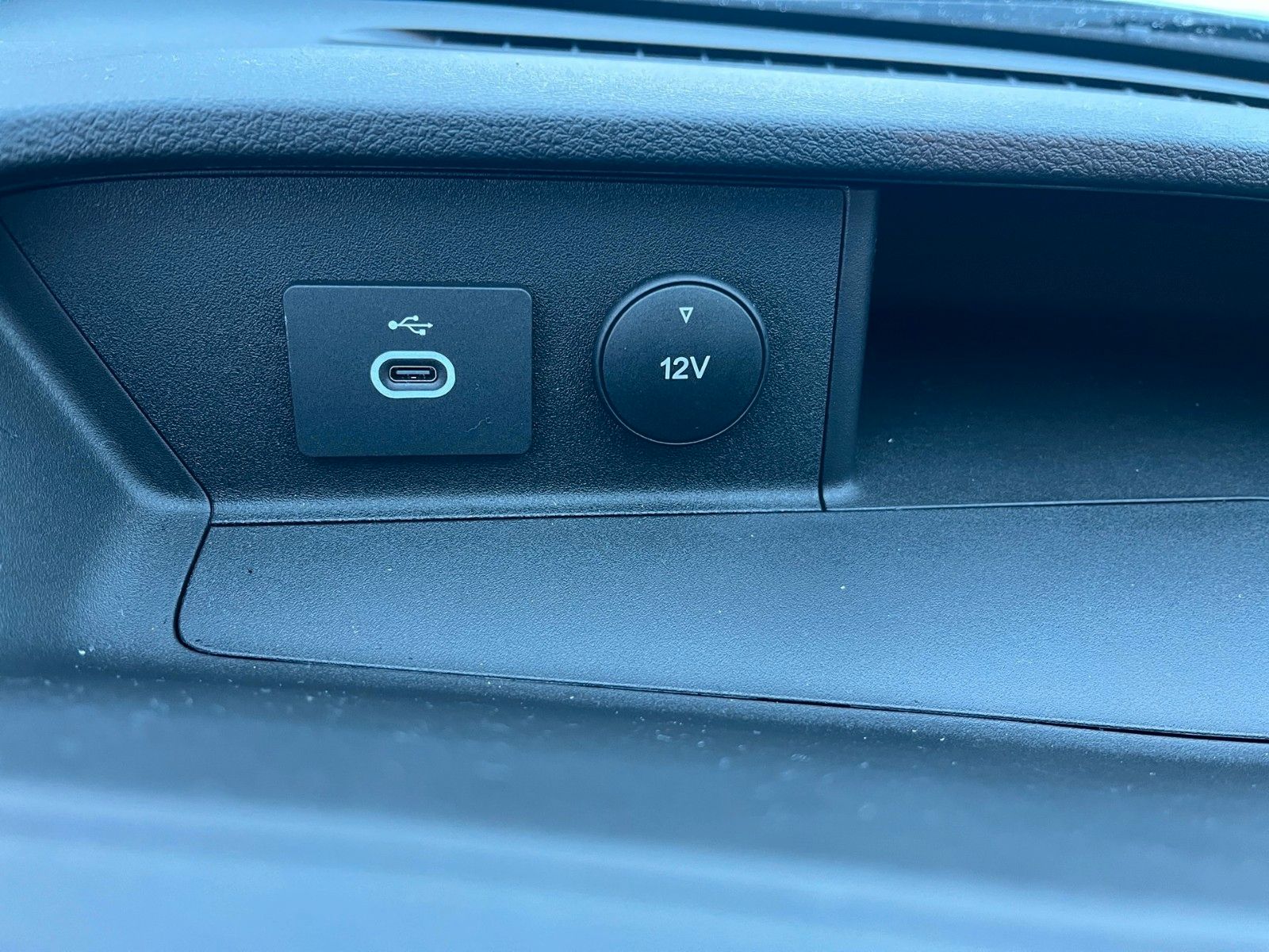 Fahrzeugabbildung Ford Transit Trend L2H3 Beifahrer Einzelsitz