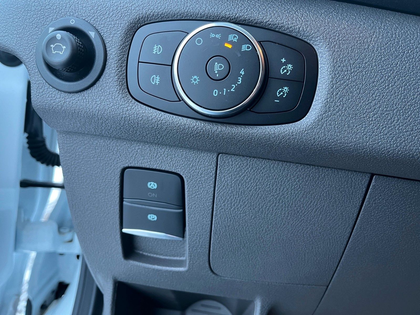 Fahrzeugabbildung Ford Transit Trend L2H3 Beifahrer Einzelsitz