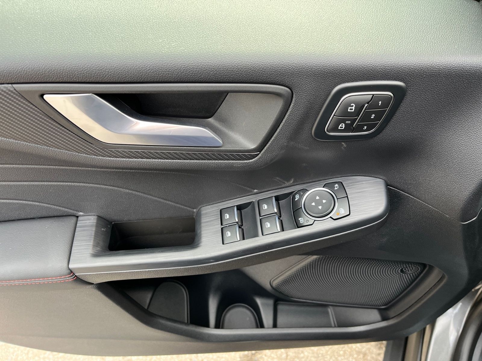 Fahrzeugabbildung Ford Kuga Plug-In Hybrid ST-Line X+Matrix-LED+el.AHK+