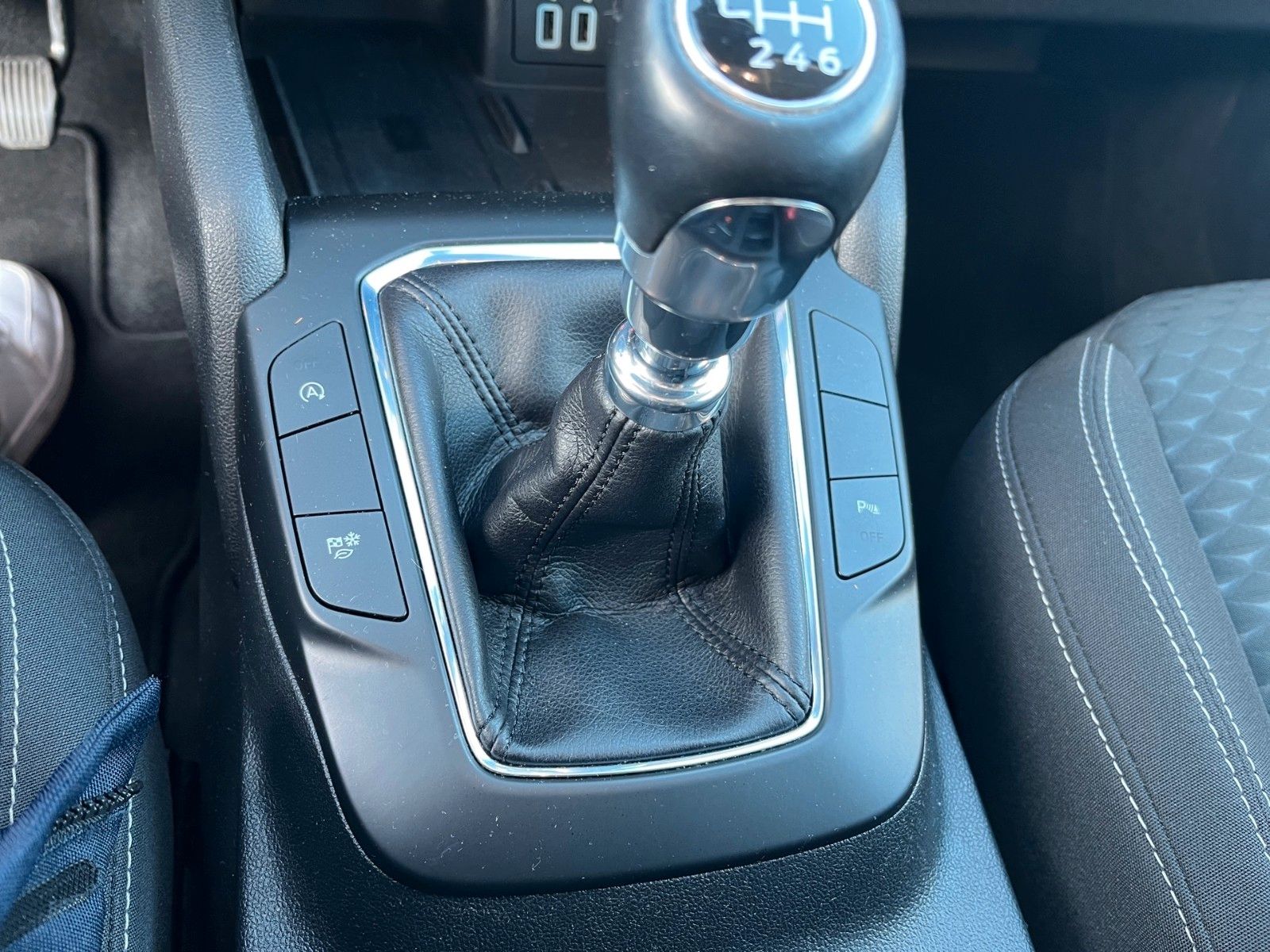 Fahrzeugabbildung Ford Kuga 1.5 EcoBoost Cool & Connect+Navi+DAB+...