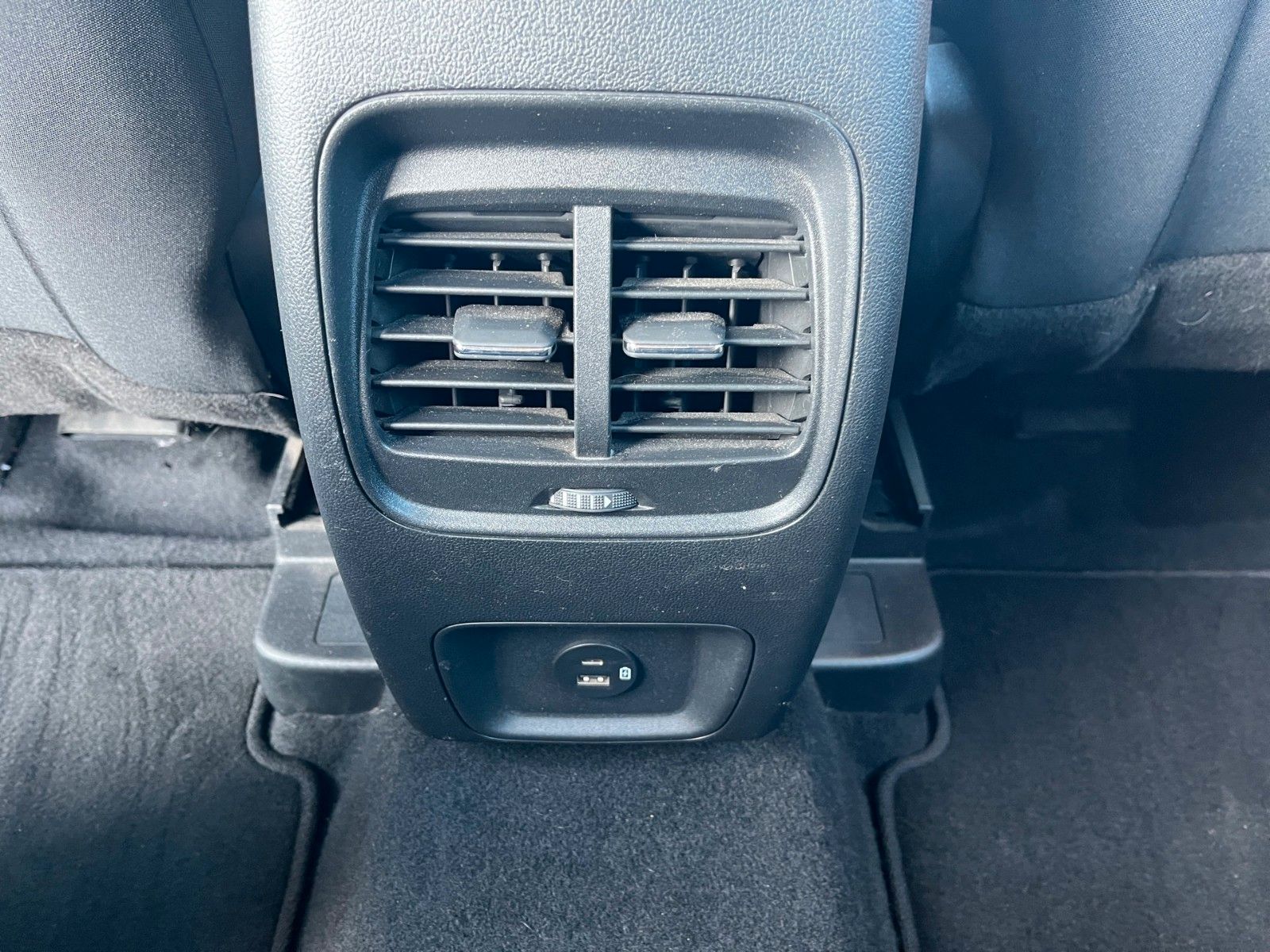 Fahrzeugabbildung Ford Kuga 1.5 EcoBoost Cool & Connect+Navi+DAB+...