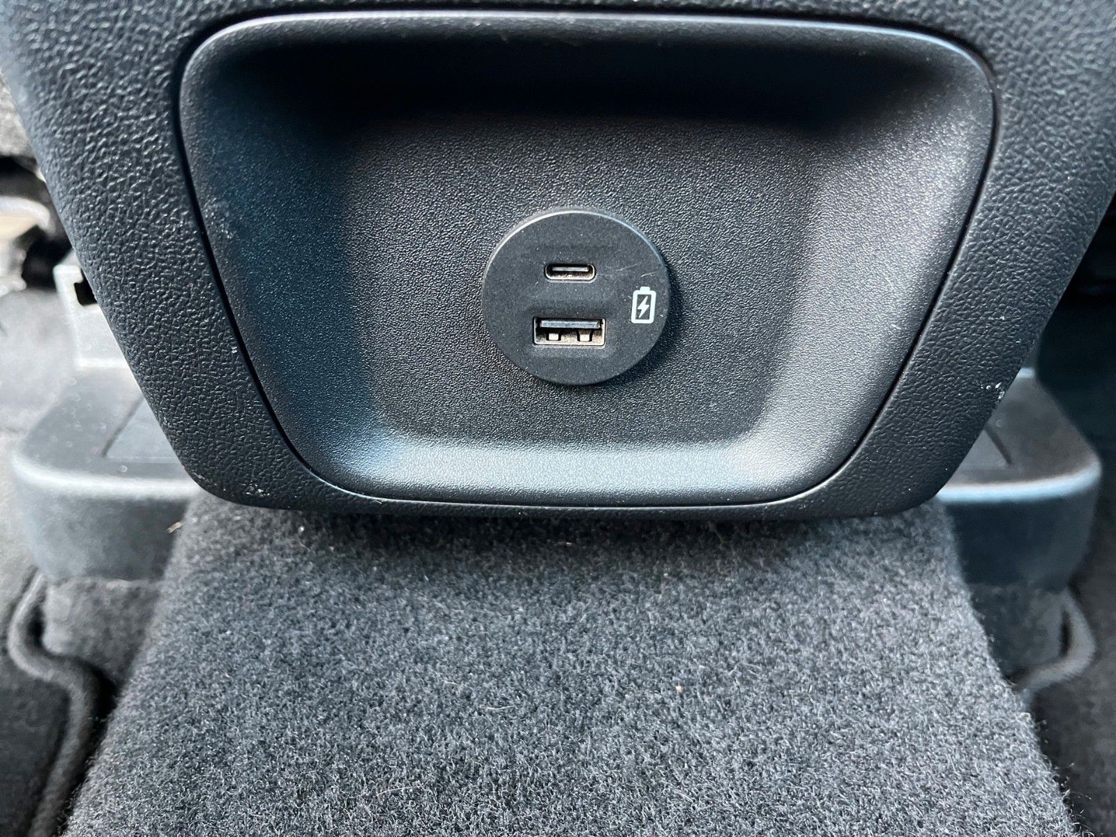 Fahrzeugabbildung Ford Kuga 1.5 EcoBoost Cool & Connect+Navi+DAB+...