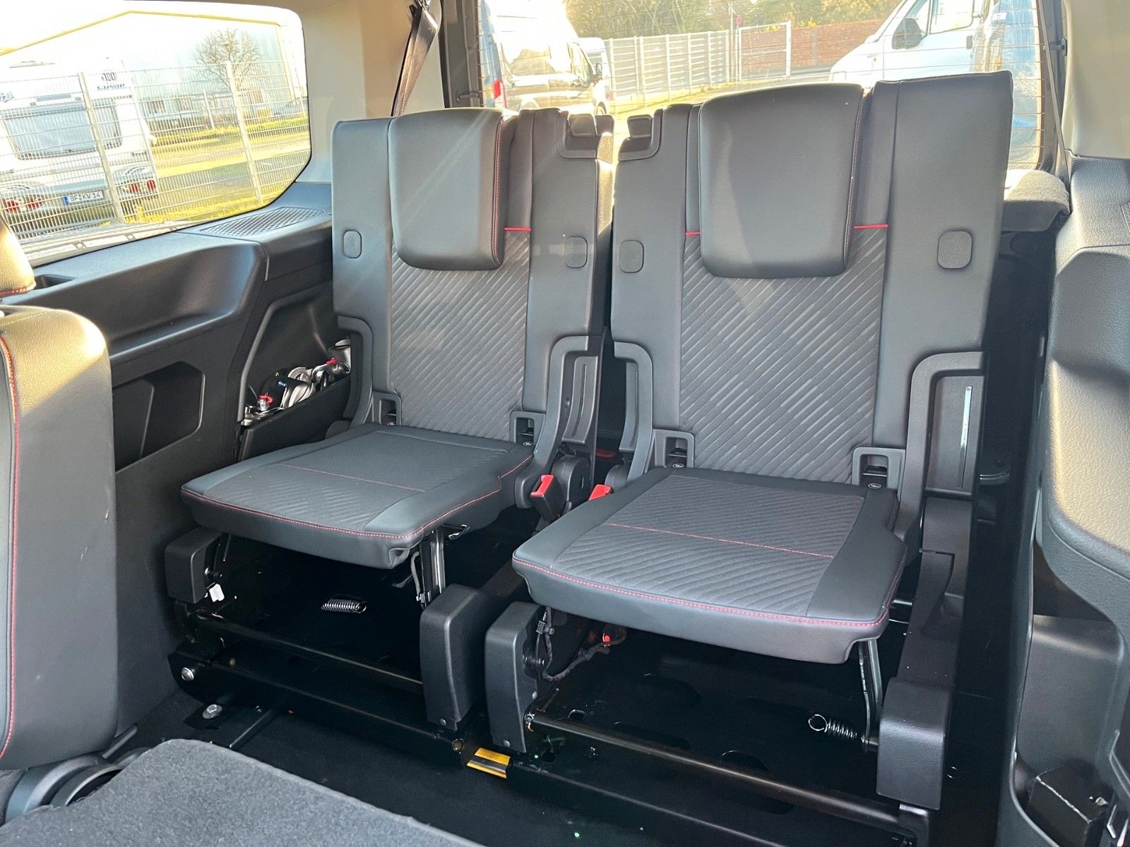 Fahrzeugabbildung Ford Ford G. Connect Tourneo 2.0 EcoBlue *Rollstuhl*+