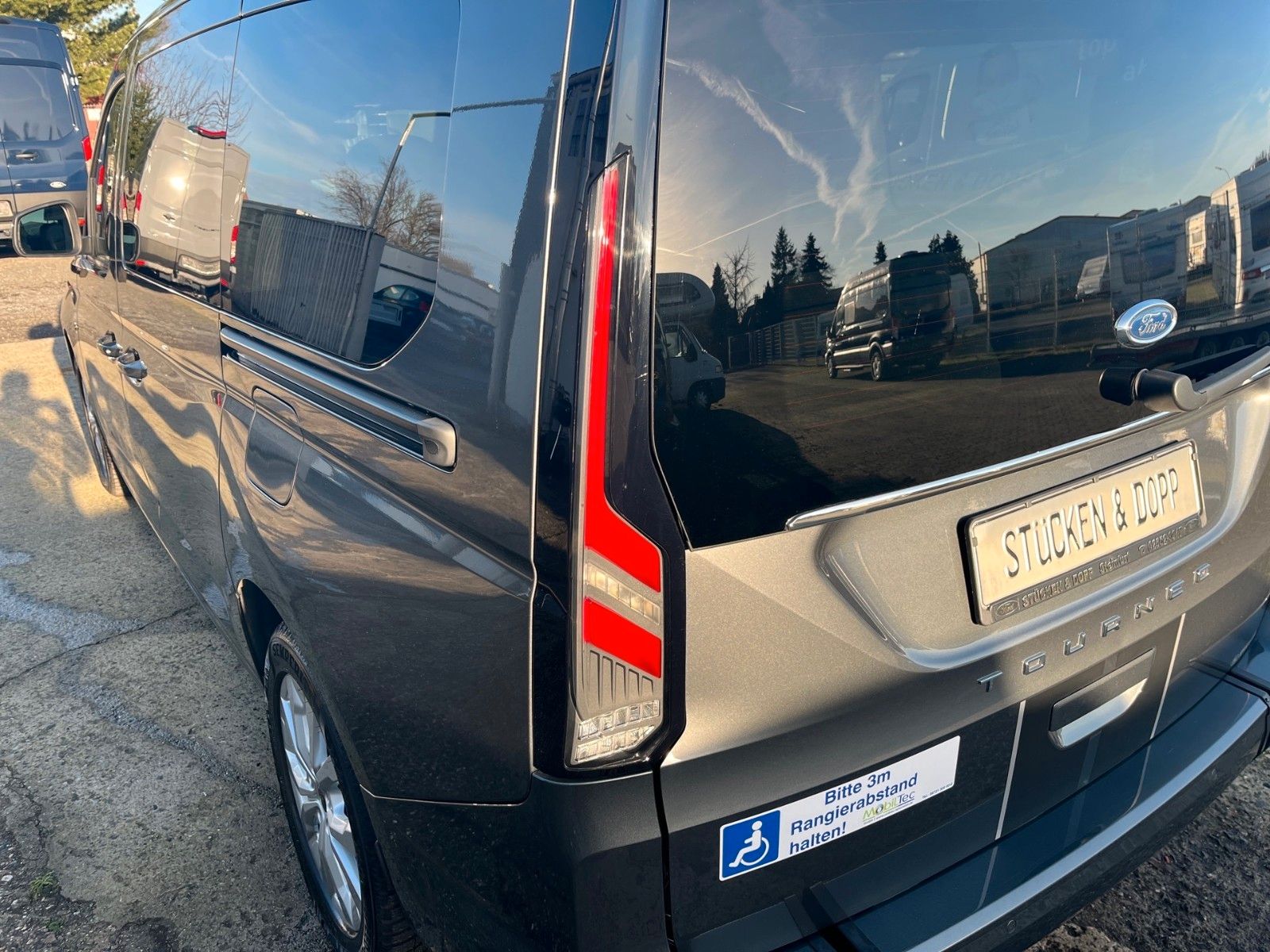 Fahrzeugabbildung Ford Ford G. Connect Tourneo 2.0 EcoBlue *Rollstuhl*+