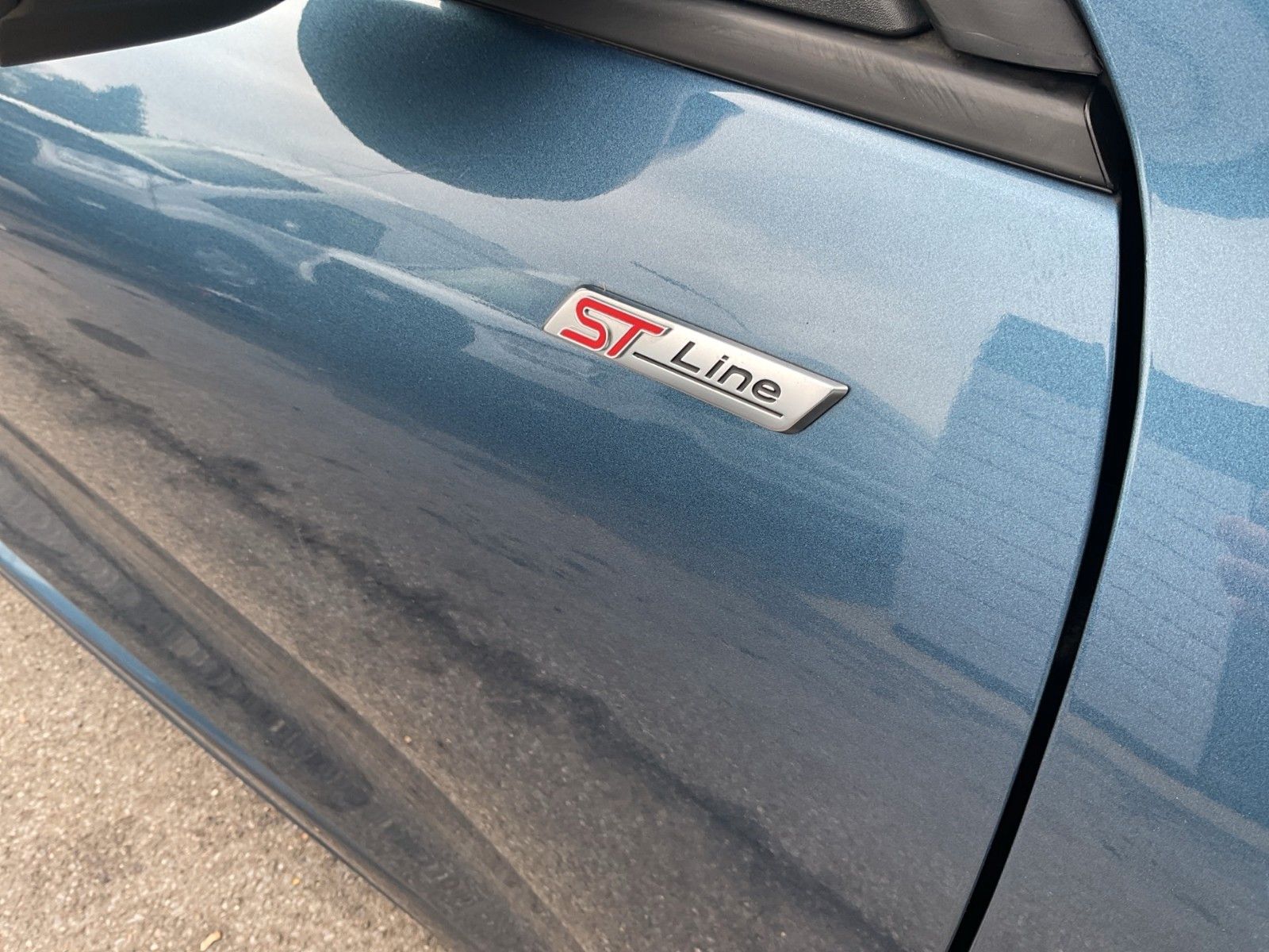 Fahrzeugabbildung Ford Kuga PHEV ST-Line X+ACC+el.AHK+Pano+20"+...