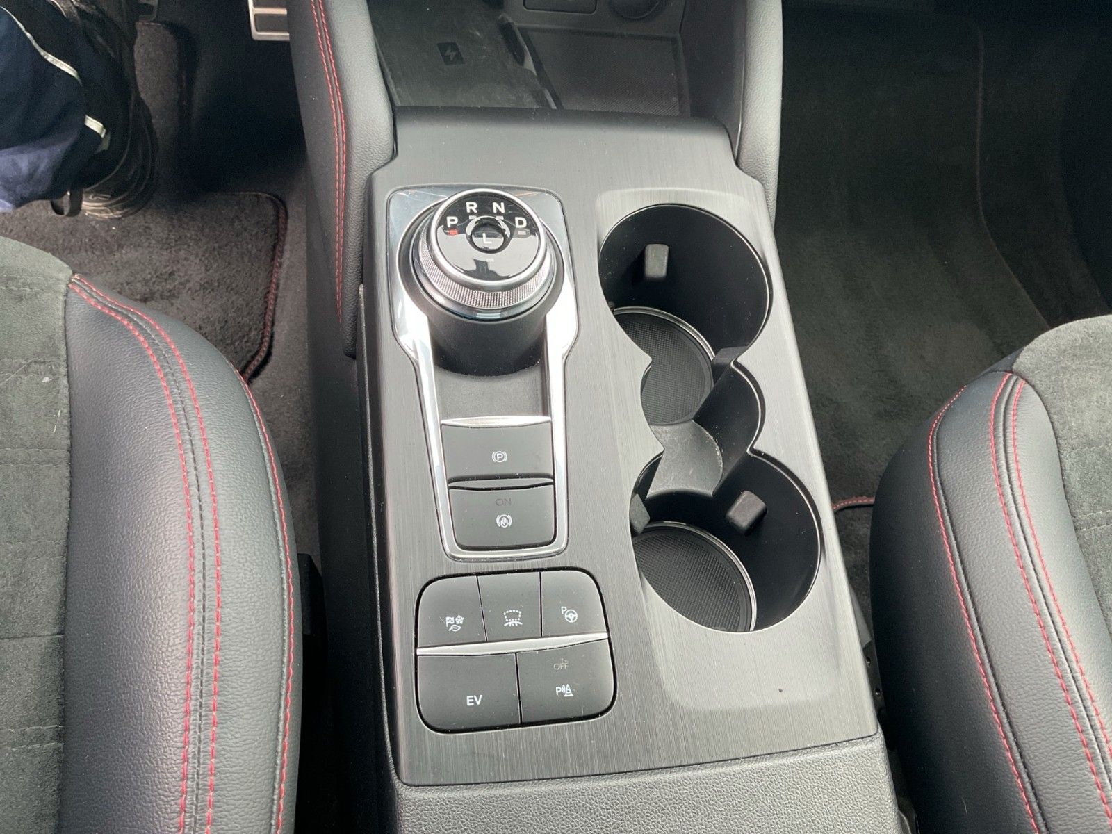 Fahrzeugabbildung Ford Kuga PHEV ST-Line X+ACC+el.AHK+Pano+20"+...