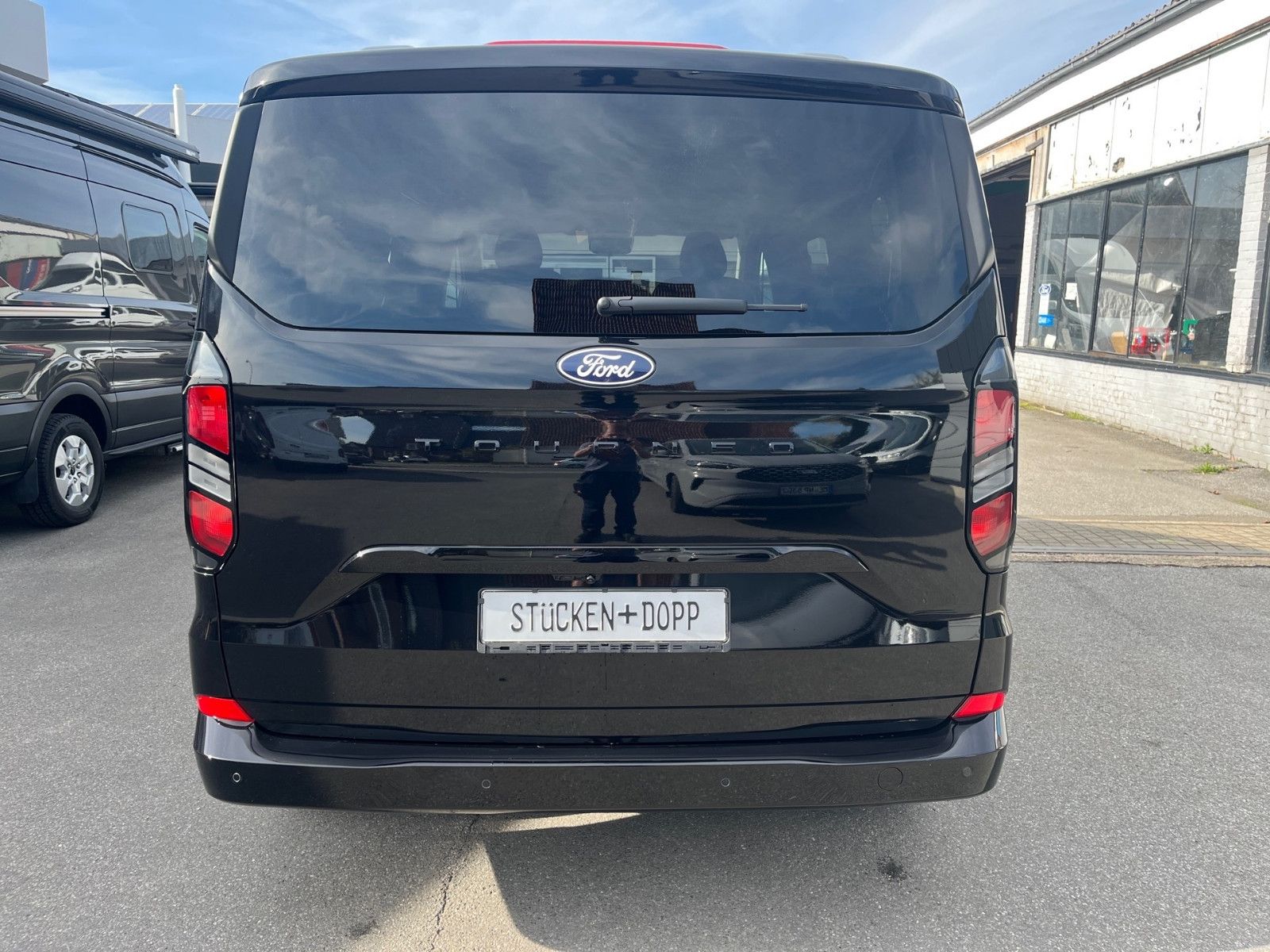 Fahrzeugabbildung Ford Tourneo Custom L1 Aut. Titanium*B&O*ACC*LED*...