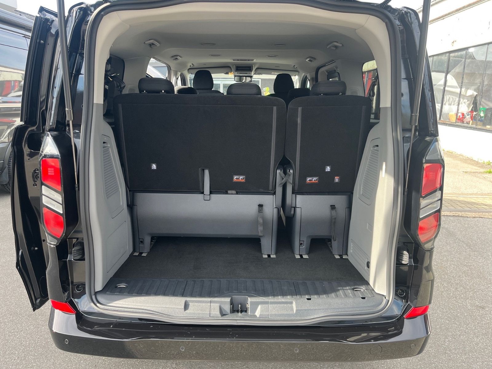 Fahrzeugabbildung Ford Tourneo Custom L1 Aut. Titanium*B&O*ACC*LED*...