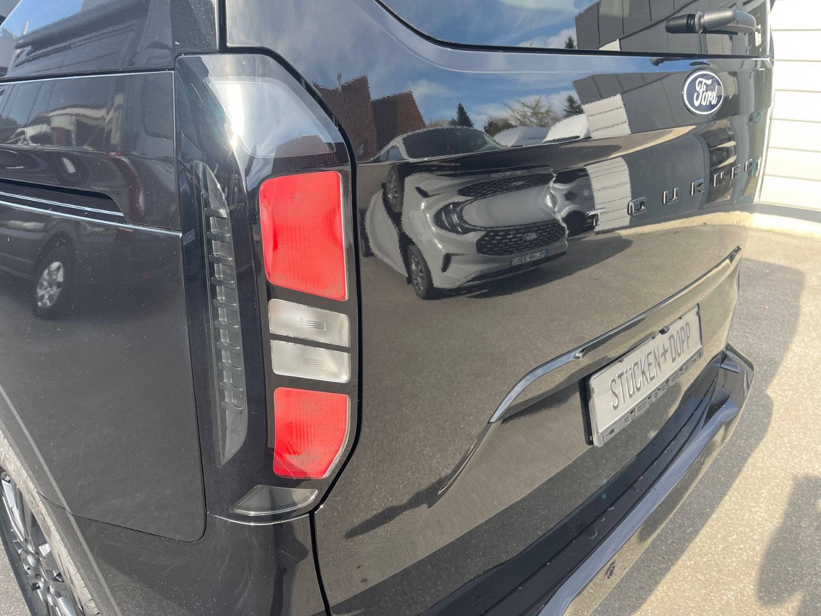 Fahrzeugabbildung Ford Tourneo Custom L1 Aut. Titanium*B&O*ACC*LED*...