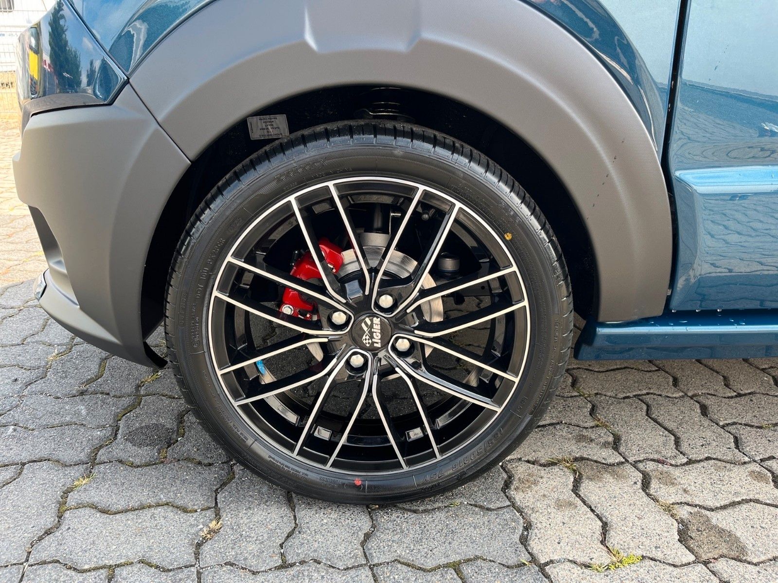 Fahrzeugabbildung Ligier Myli R.ebel