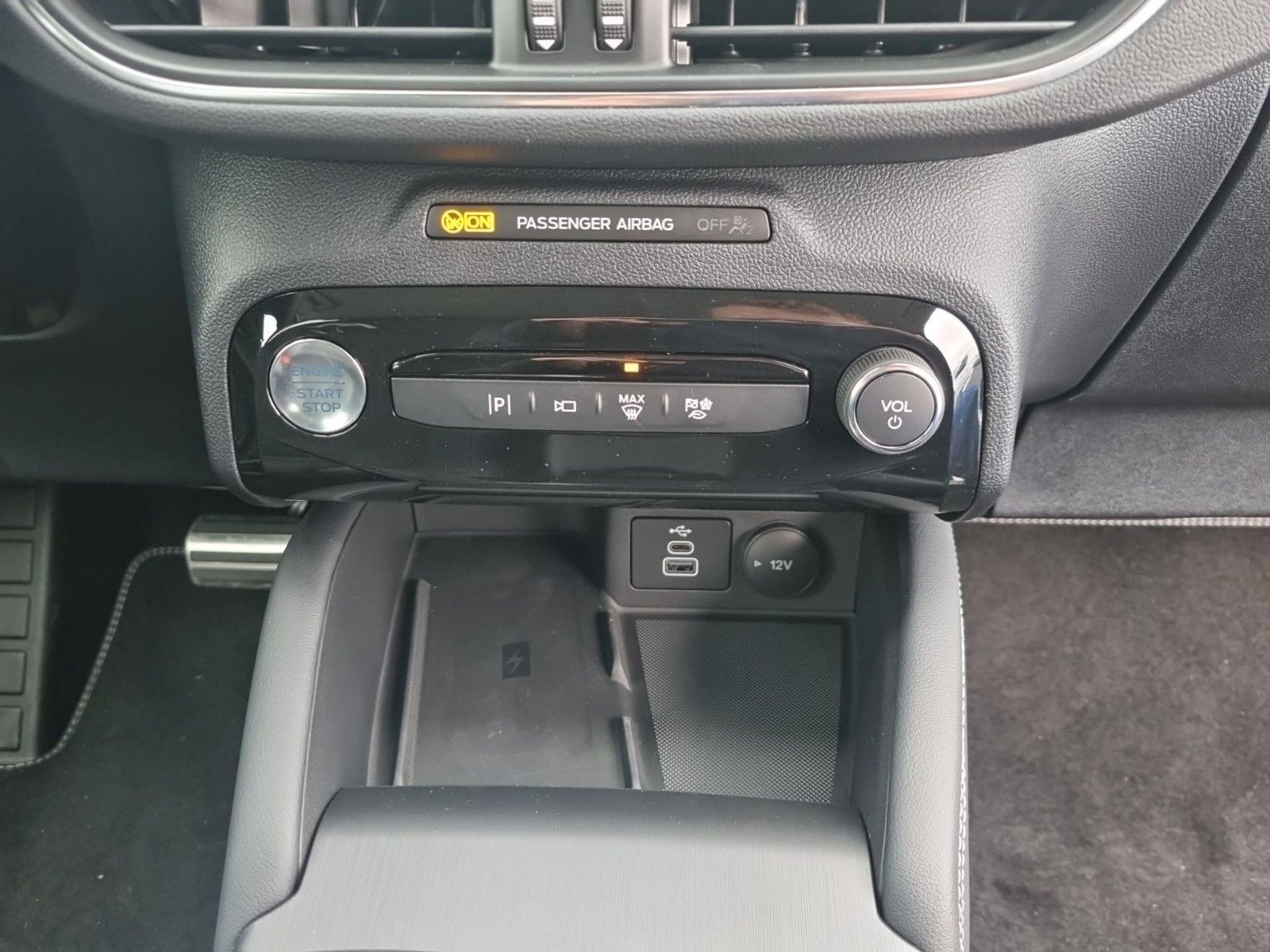 Fahrzeugabbildung Ford Kuga 2.5 PHEV Active X*el.AHK+Matrix+ACC+...