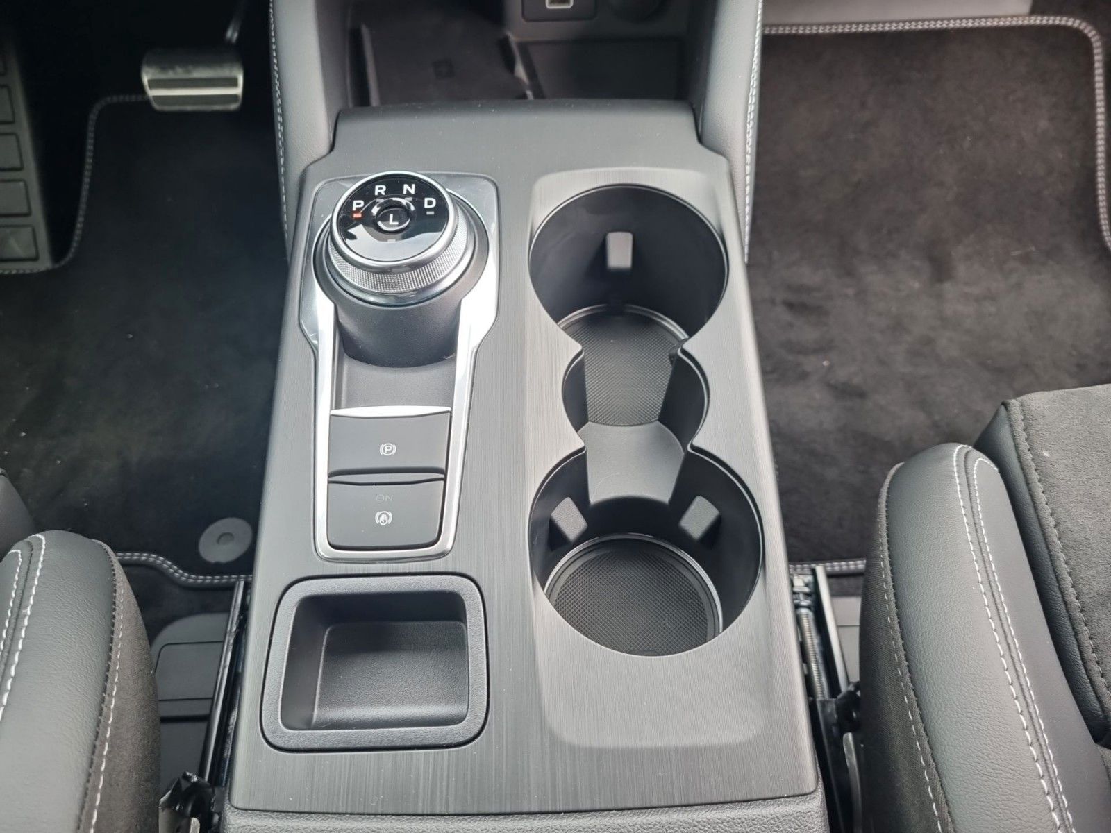 Fahrzeugabbildung Ford Kuga 2.5 PHEV Active X*el.AHK+Matrix+ACC+...