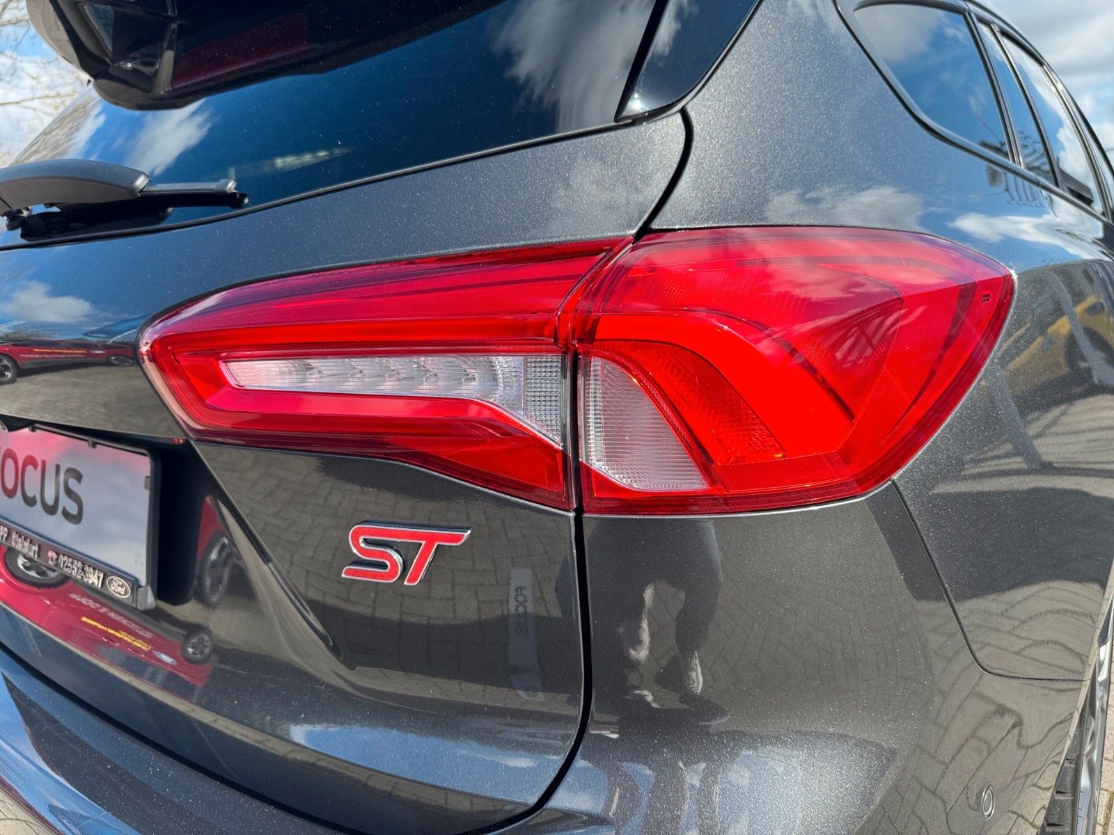 Fahrzeugabbildung Ford Focus Turnier 2.3 EcoBoost ST+Styling-Paket+ACC+