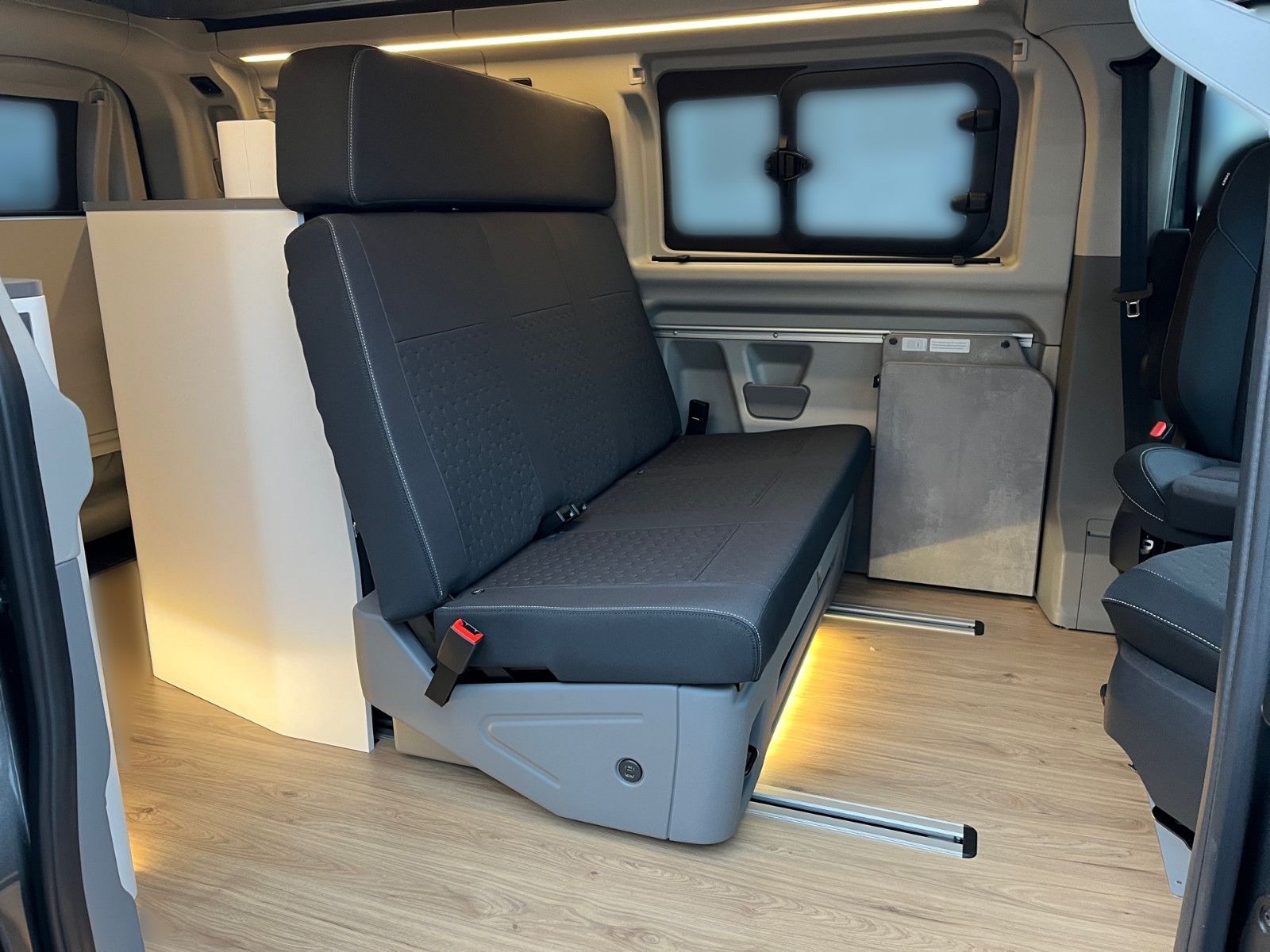 Fahrzeugabbildung Ford Nugget Titanium AD V710 0,99 % Finanzierung