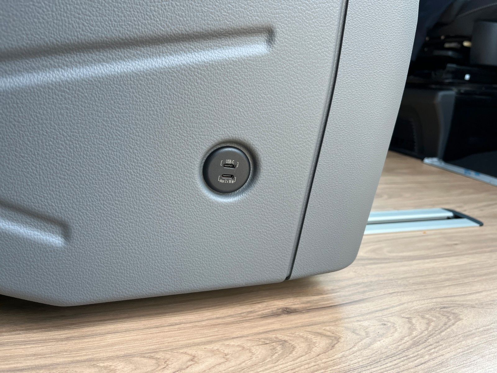 Fahrzeugabbildung Ford Nugget Titanium AD V710 0,99 % Finanzierung