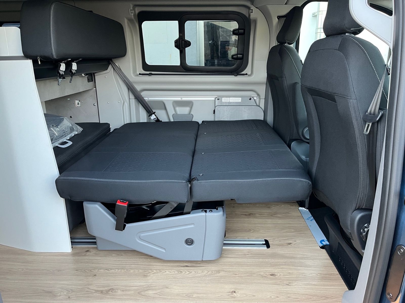 Fahrzeugabbildung Ford Nugget Titanium AD V710 0,99 % Finanzierung